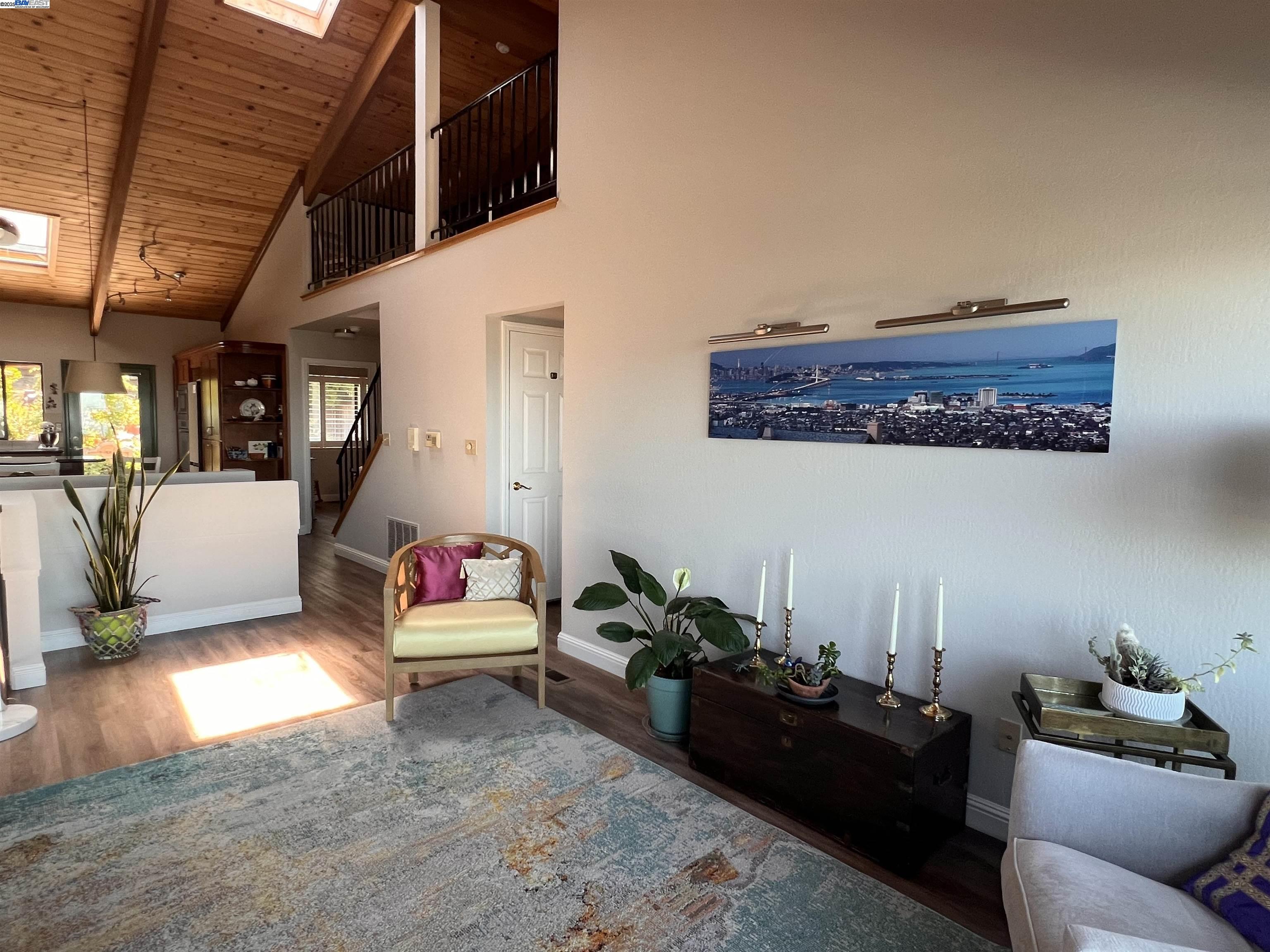Detail Gallery Image 7 of 52 For 37 Binnacle Hl, Oakland,  CA 94618 - 2 Beds | 2 Baths