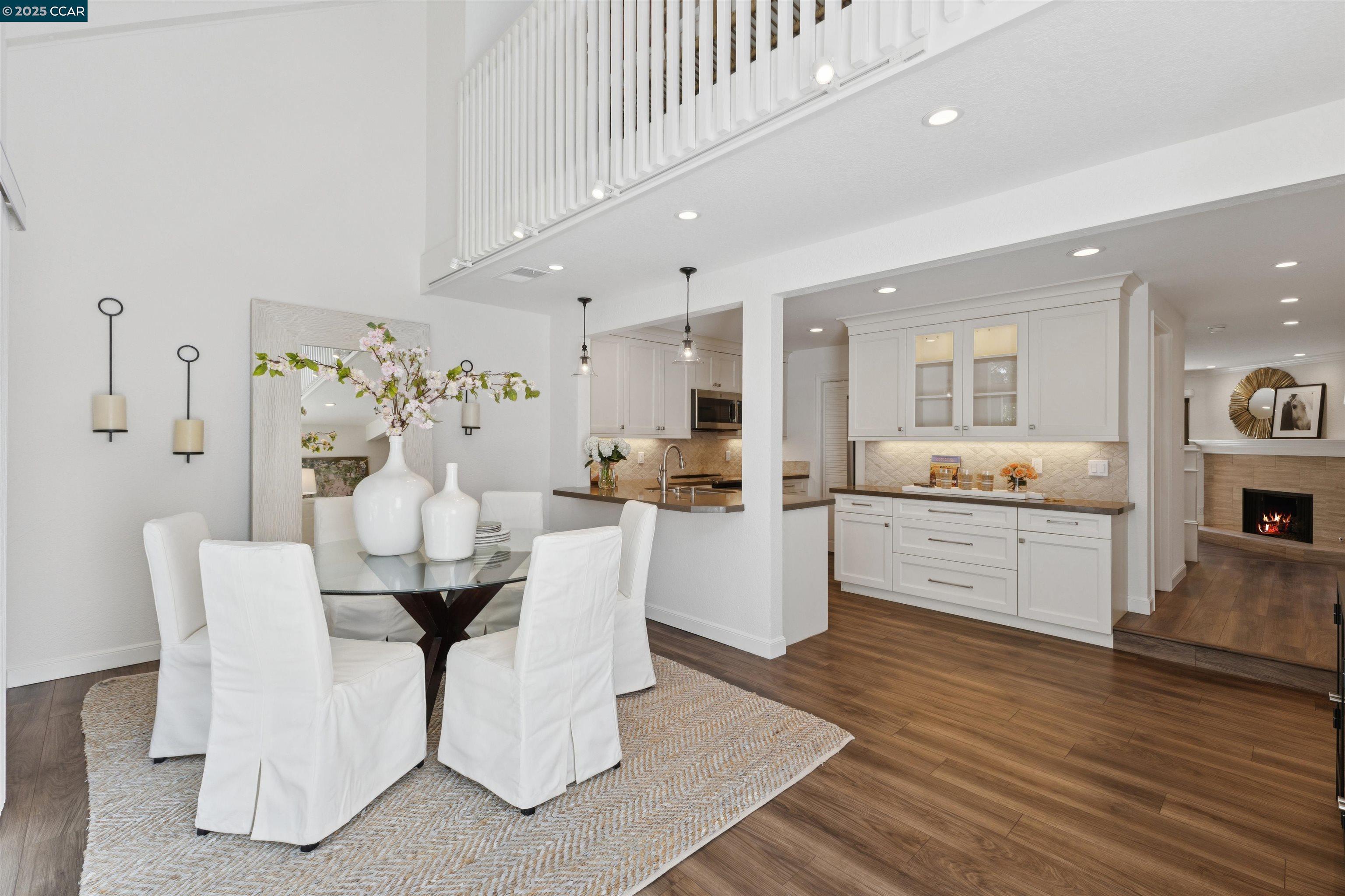 Detail Gallery Image 1 of 28 For 7 Songbird Ct, Lafayette,  CA 94549 - 2 Beds | 2/1 Baths