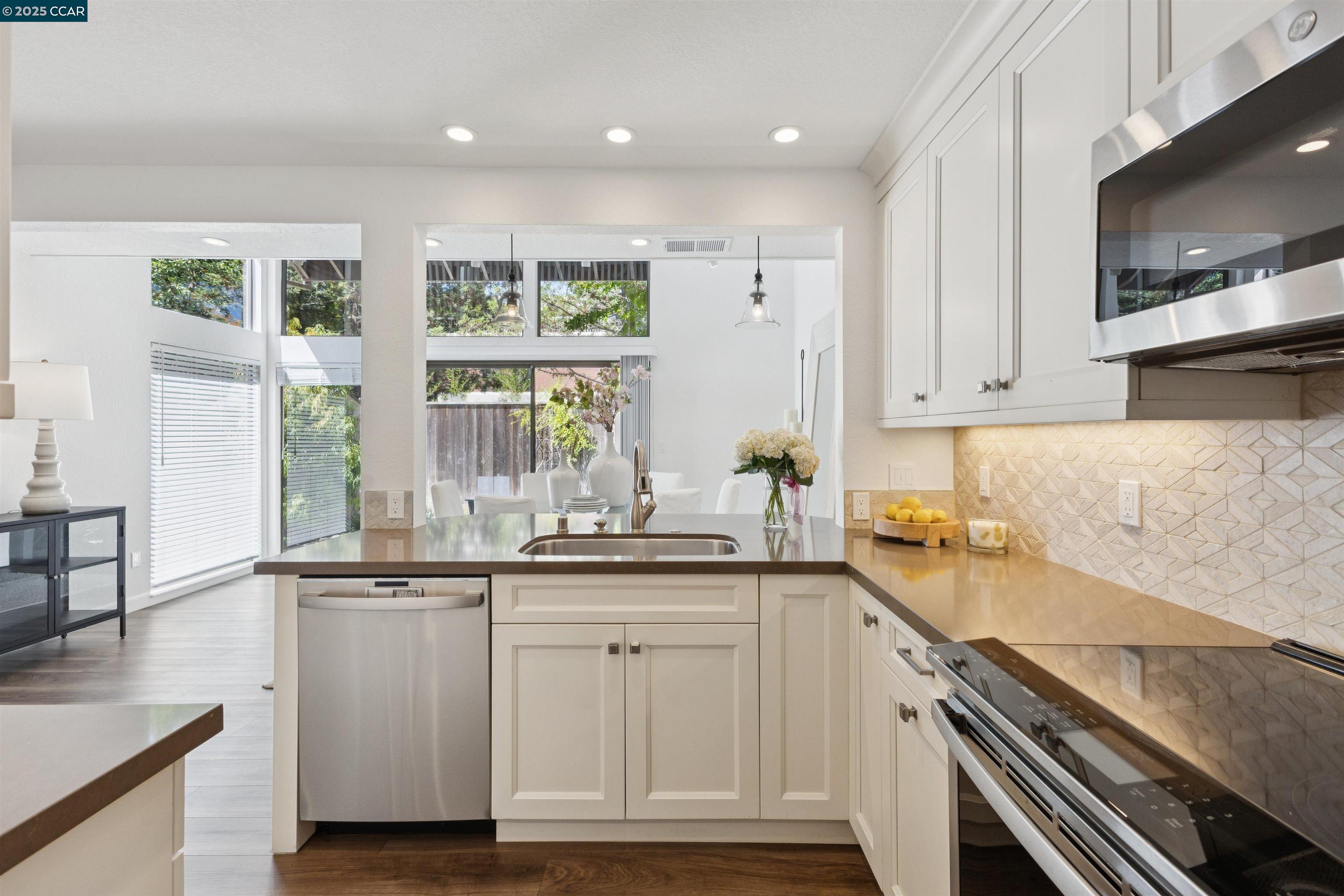 Detail Gallery Image 11 of 28 For 7 Songbird Ct, Lafayette,  CA 94549 - 2 Beds | 2/1 Baths
