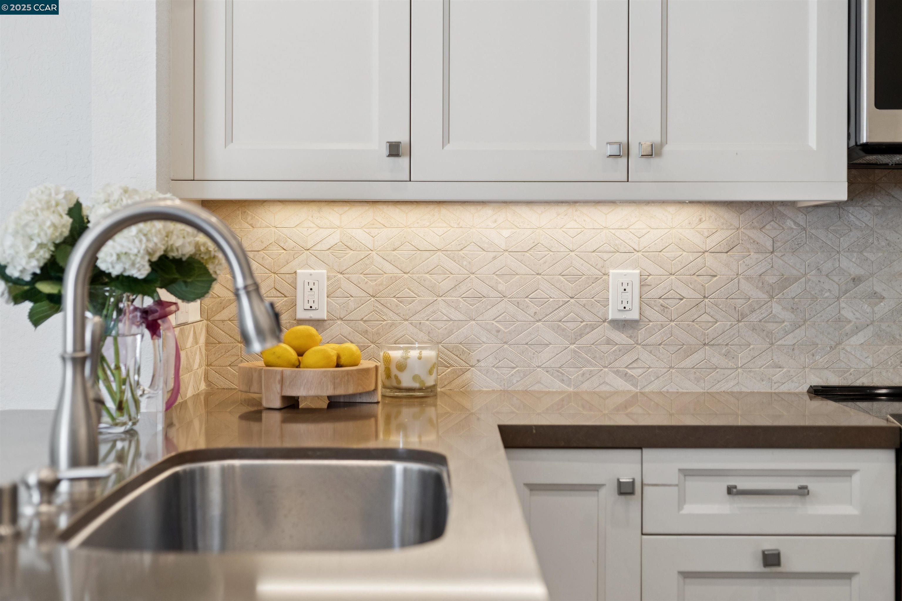 Detail Gallery Image 13 of 28 For 7 Songbird Ct, Lafayette,  CA 94549 - 2 Beds | 2/1 Baths