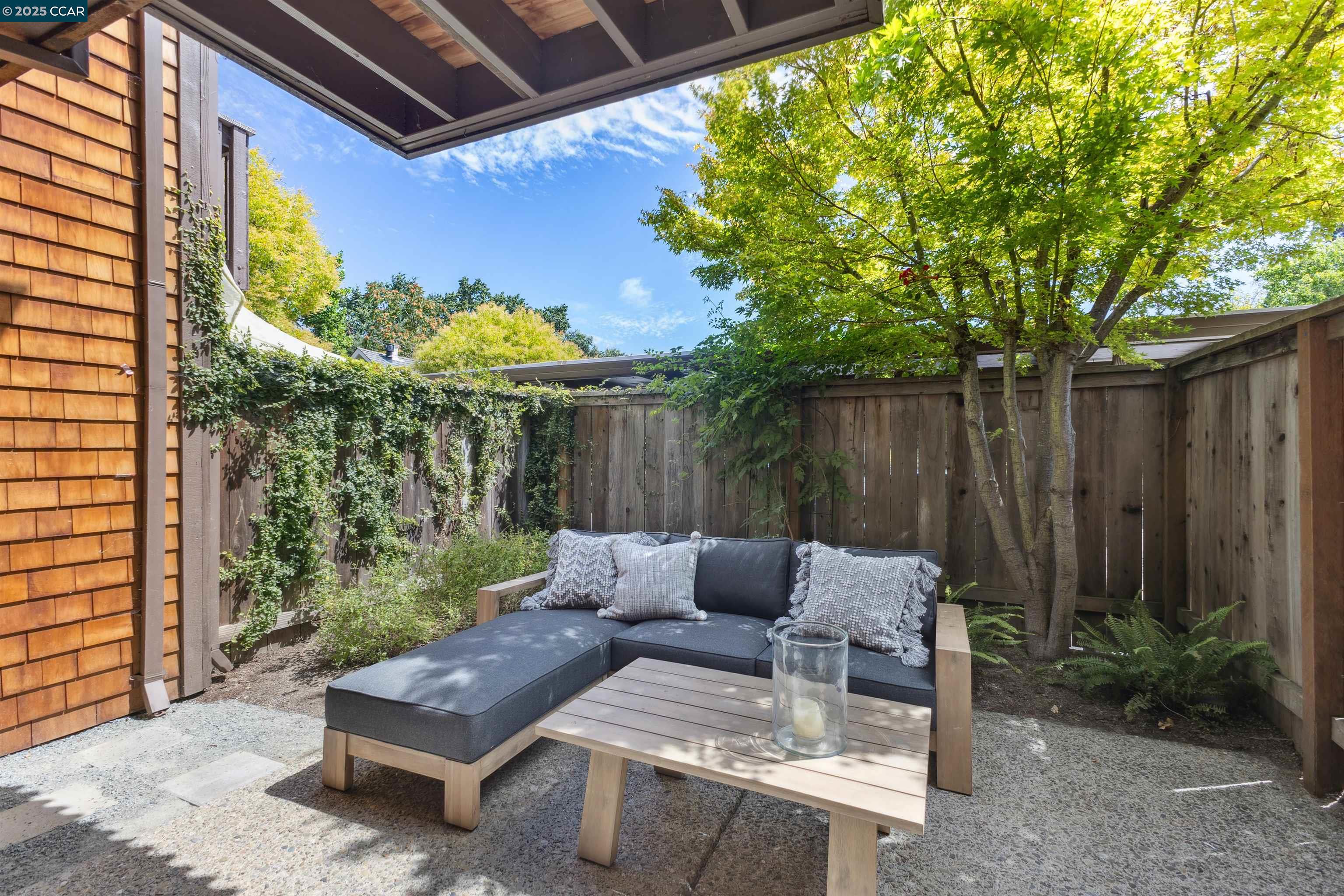 Detail Gallery Image 25 of 28 For 7 Songbird Ct, Lafayette,  CA 94549 - 2 Beds | 2/1 Baths