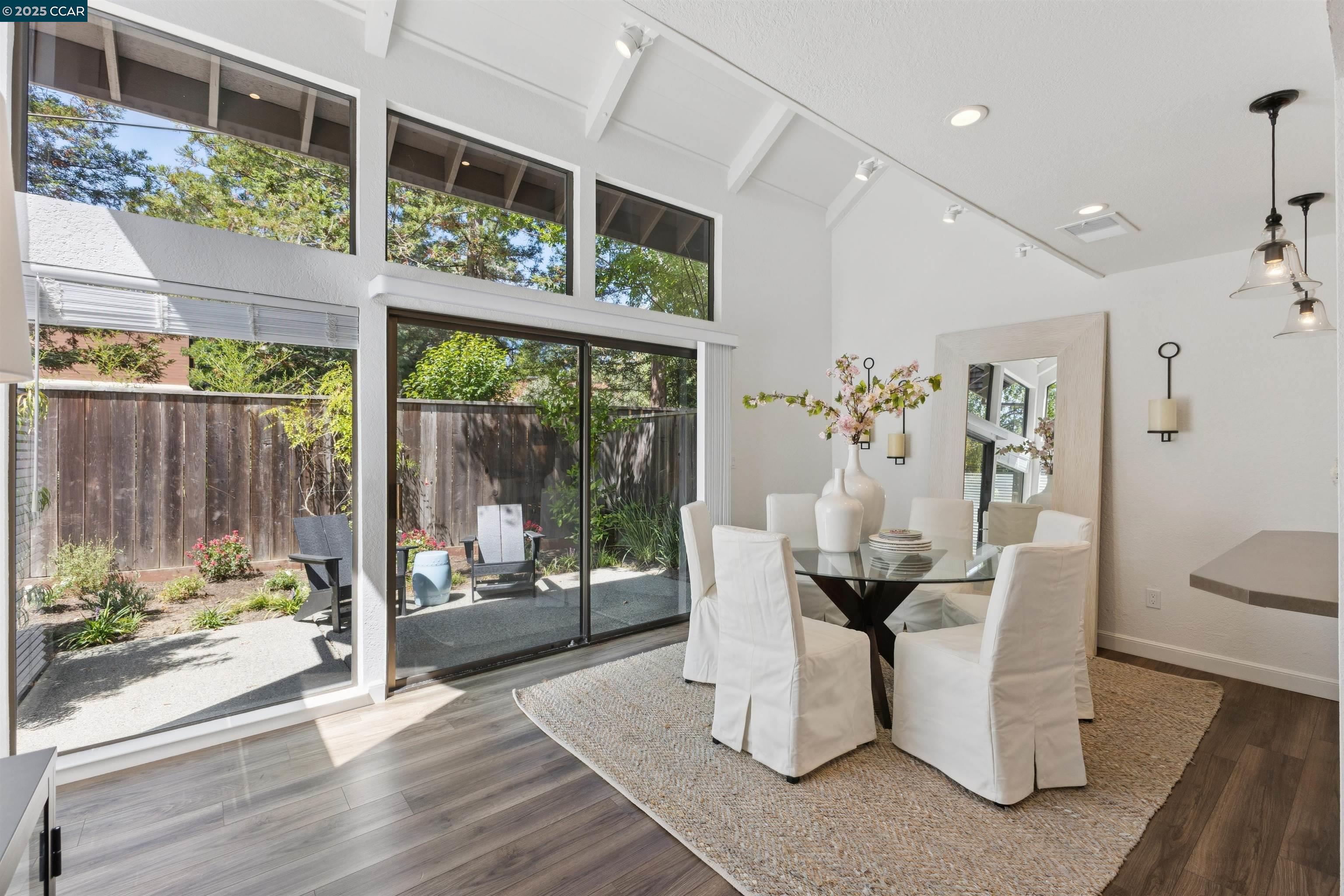 Detail Gallery Image 5 of 28 For 7 Songbird Ct, Lafayette,  CA 94549 - 2 Beds | 2/1 Baths