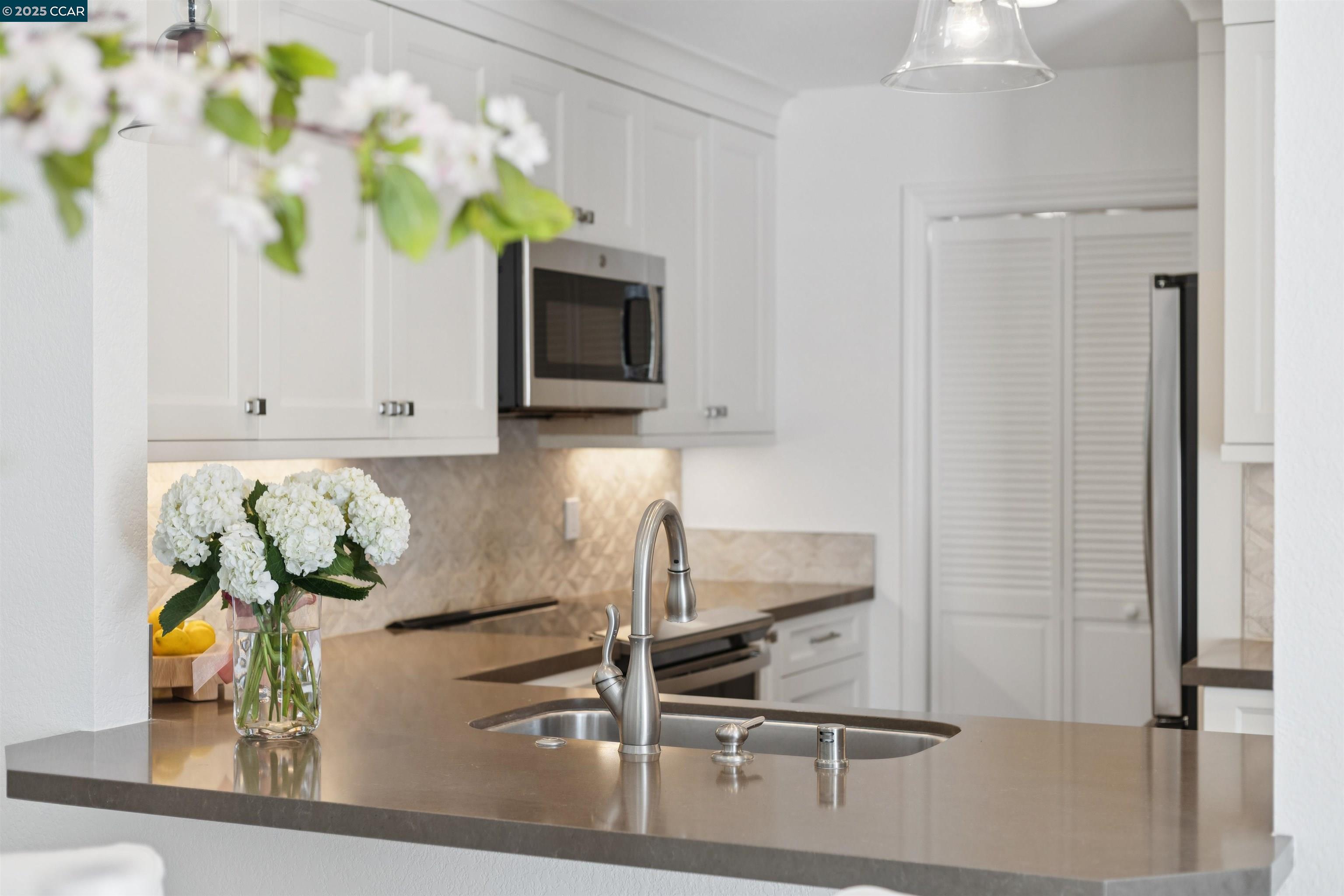Detail Gallery Image 8 of 28 For 7 Songbird Ct, Lafayette,  CA 94549 - 2 Beds | 2/1 Baths