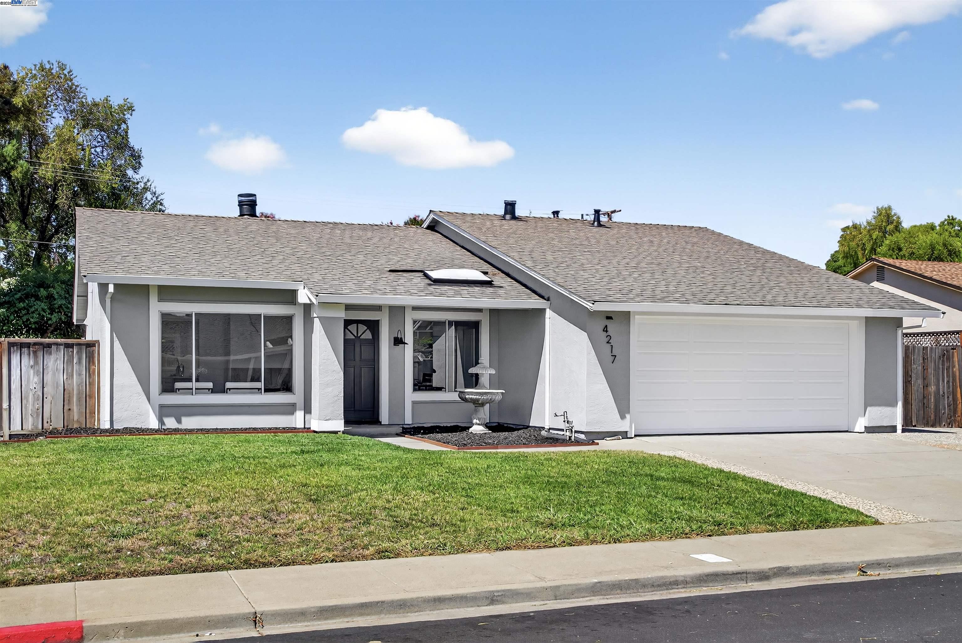 Detail Gallery Image 2 of 42 For 4217 Waycross Ct, Pleasanton,  CA 94566 - 4 Beds | 2/1 Baths