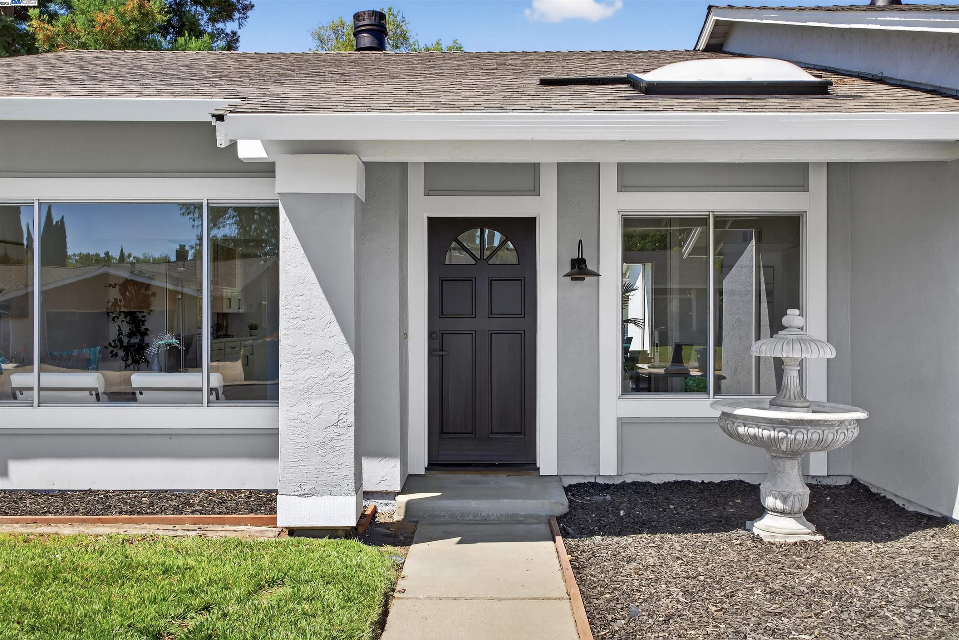 Detail Gallery Image 4 of 42 For 4217 Waycross Ct, Pleasanton,  CA 94566 - 4 Beds | 2/1 Baths
