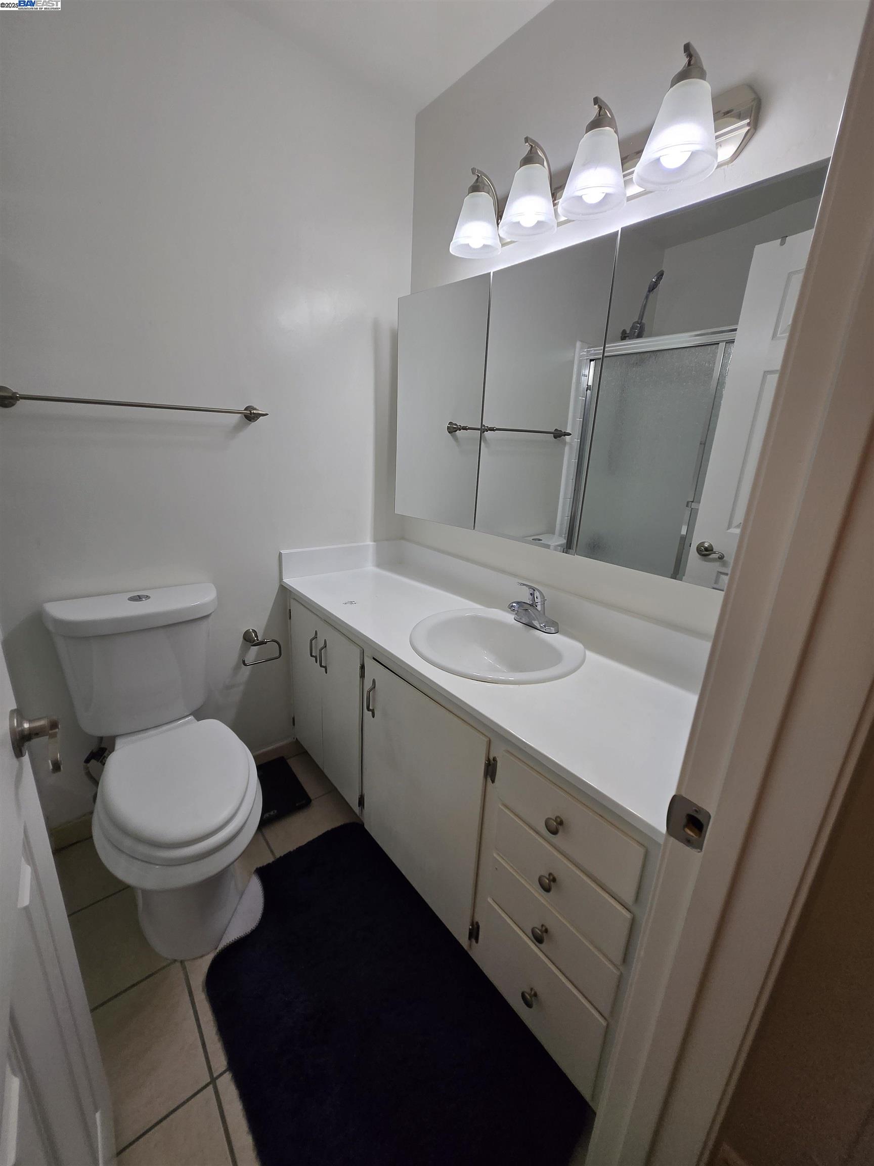 Detail Gallery Image 6 of 9 For 670 Fargo Ave #2,  San Leandro,  CA 94579 - 3 Beds | 2/1 Baths