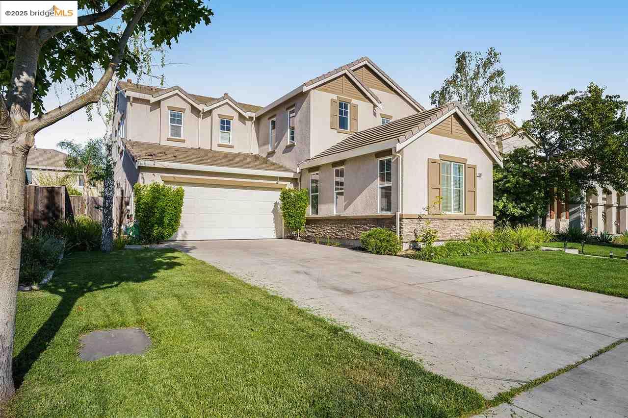 Detail Gallery Image 2 of 38 For 1040 Morning Glory Way, Oakley,  CA 94561 - 5 Beds | 3/1 Baths