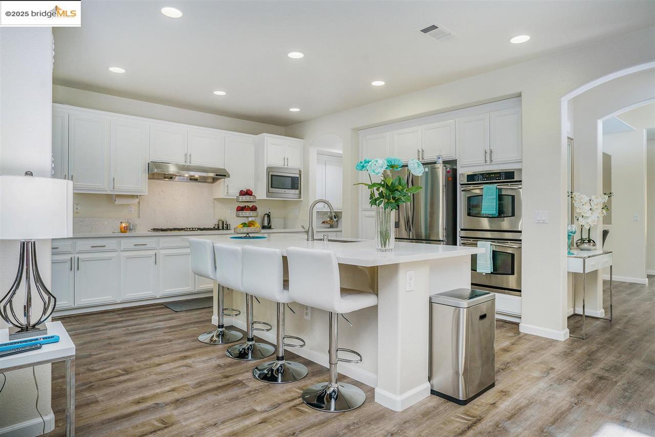 Detail Gallery Image 11 of 38 For 1040 Morning Glory Way, Oakley,  CA 94561 - 5 Beds | 3/1 Baths