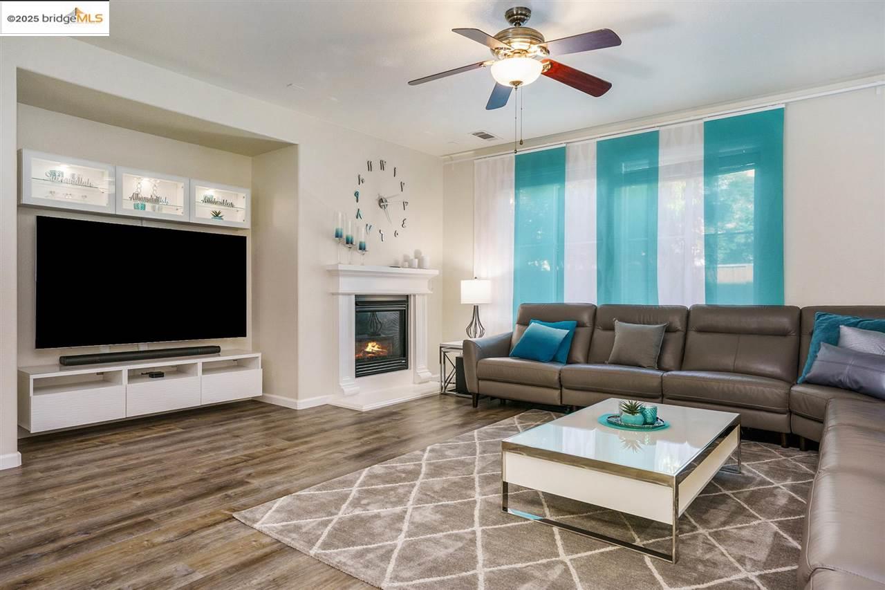 Detail Gallery Image 6 of 38 For 1040 Morning Glory Way, Oakley,  CA 94561 - 5 Beds | 3/1 Baths