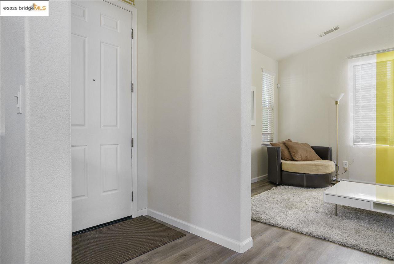 Detail Gallery Image 8 of 38 For 1040 Morning Glory Way, Oakley,  CA 94561 - 5 Beds | 3/1 Baths