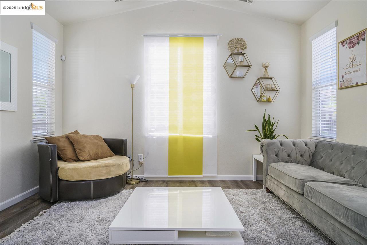 Detail Gallery Image 9 of 38 For 1040 Morning Glory Way, Oakley,  CA 94561 - 5 Beds | 3/1 Baths