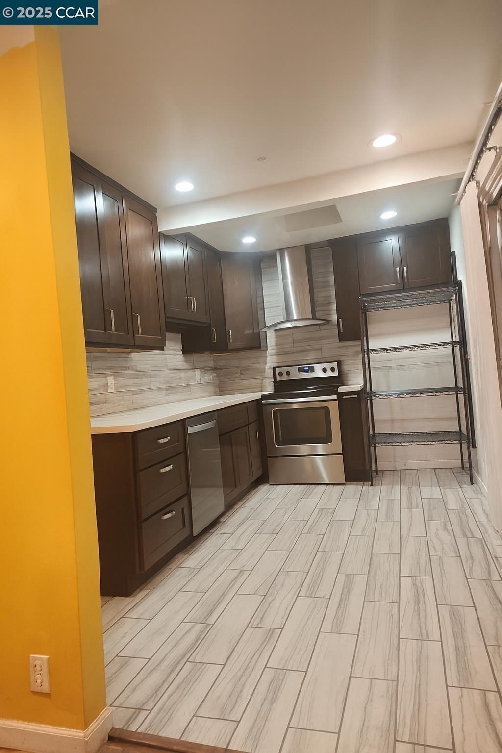 Detail Gallery Image 2 of 6 For 4405 Mcglothen Way, Richmond,  CA 94806 - 3 Beds | 1 Baths
