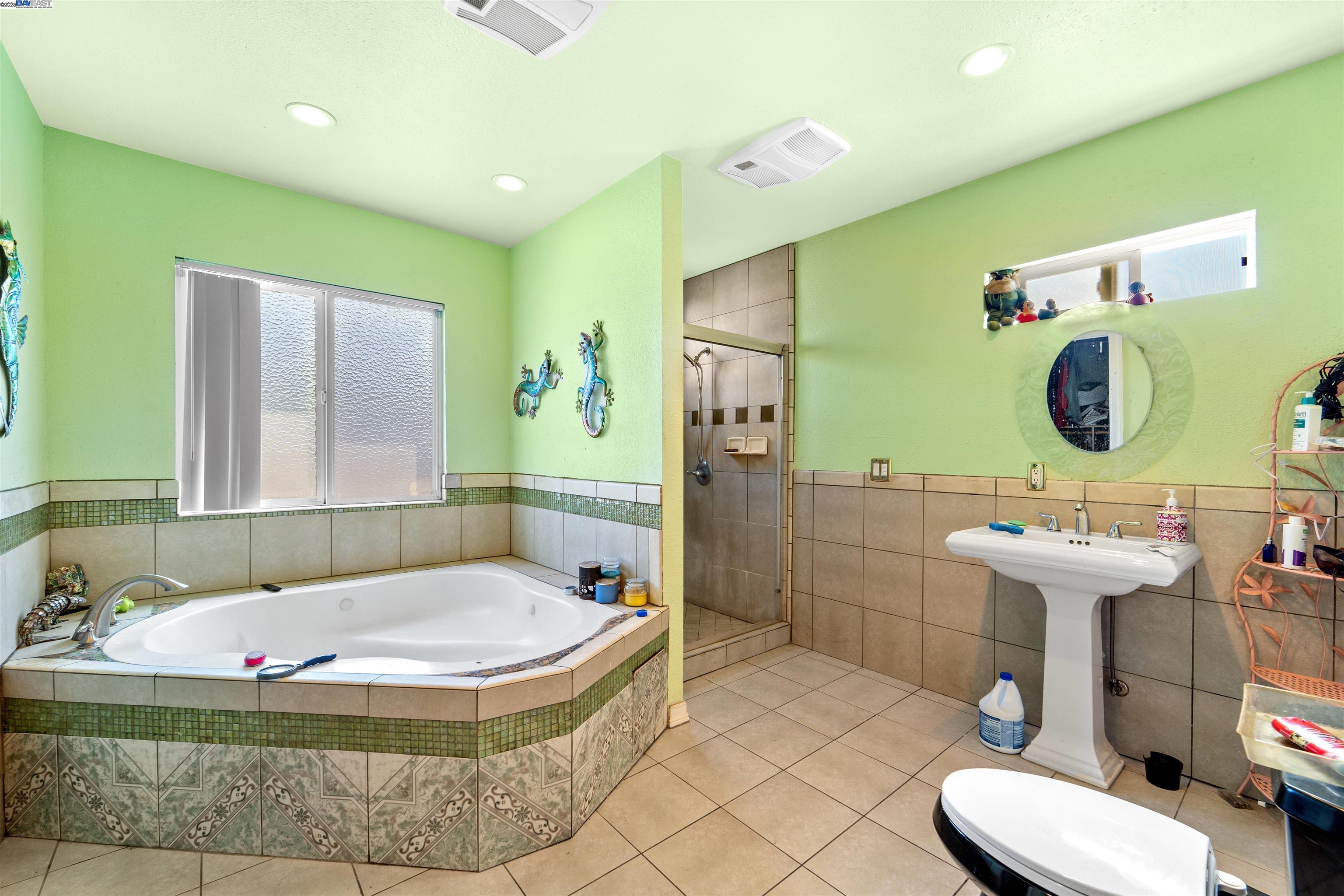 Detail Gallery Image 15 of 23 For 357 White Dr, Hayward,  CA 94544 - 3 Beds | 2 Baths