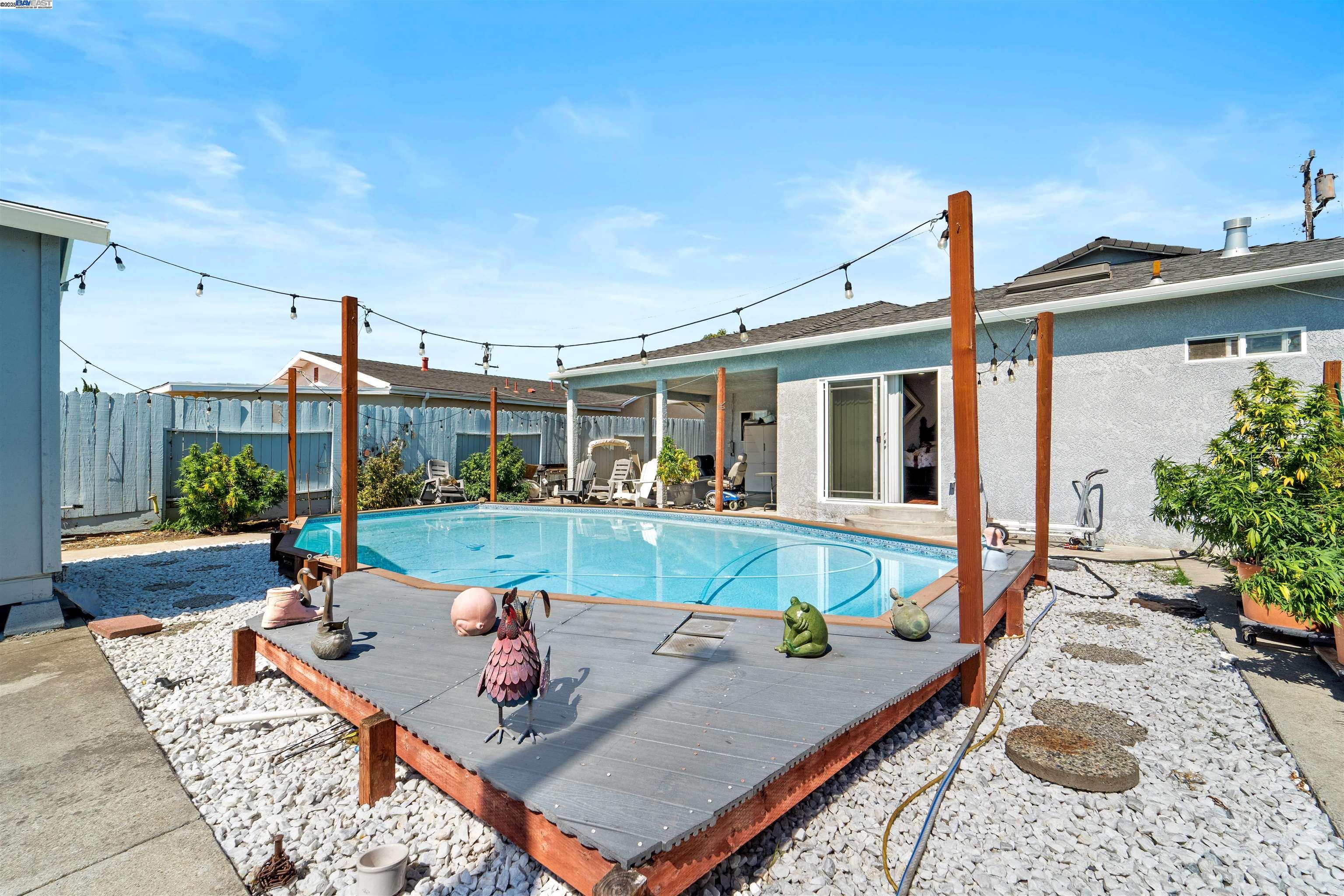 Detail Gallery Image 18 of 23 For 357 White Dr, Hayward,  CA 94544 - 3 Beds | 2 Baths