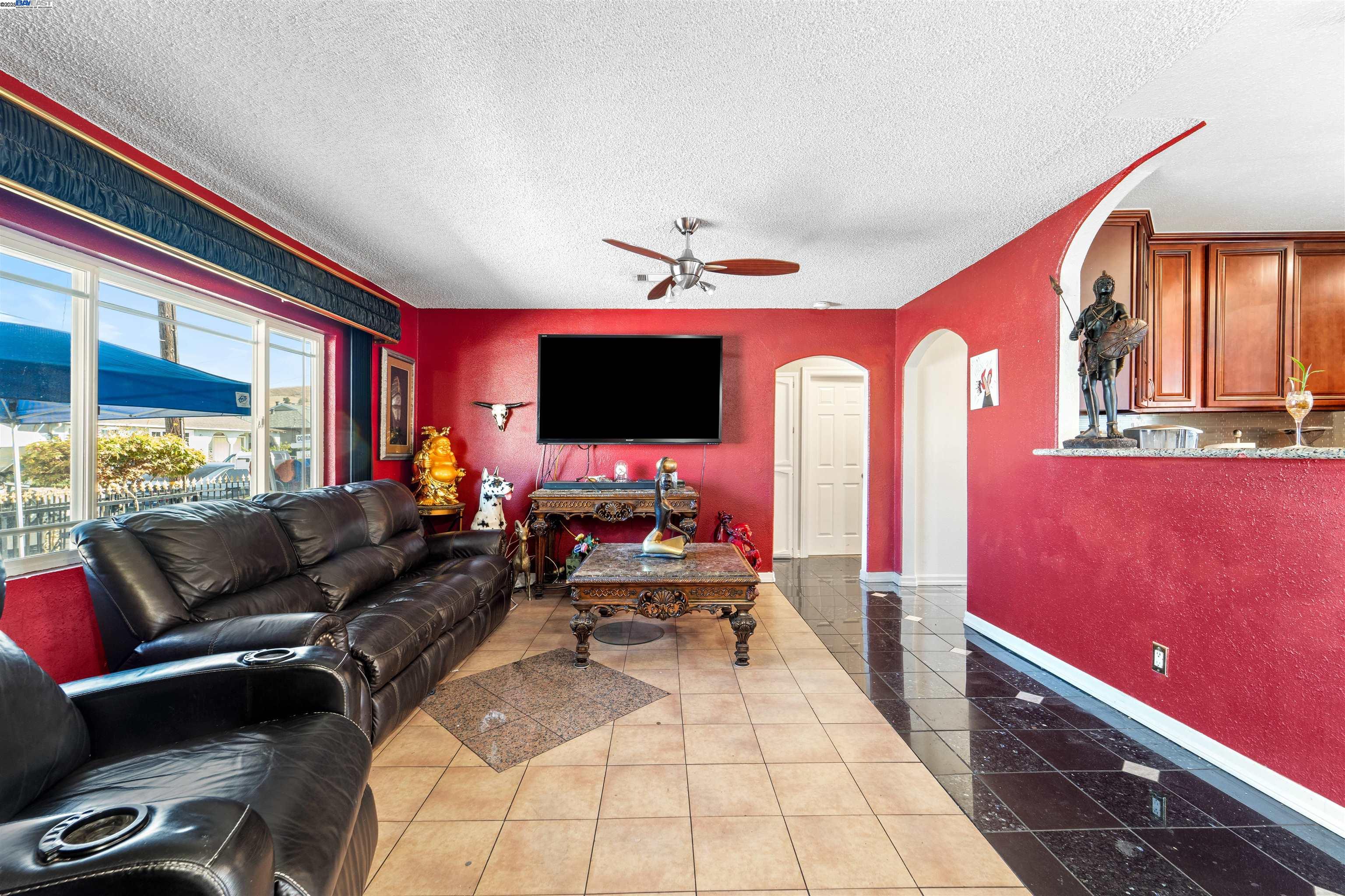 Detail Gallery Image 3 of 23 For 357 White Dr, Hayward,  CA 94544 - 3 Beds | 2 Baths