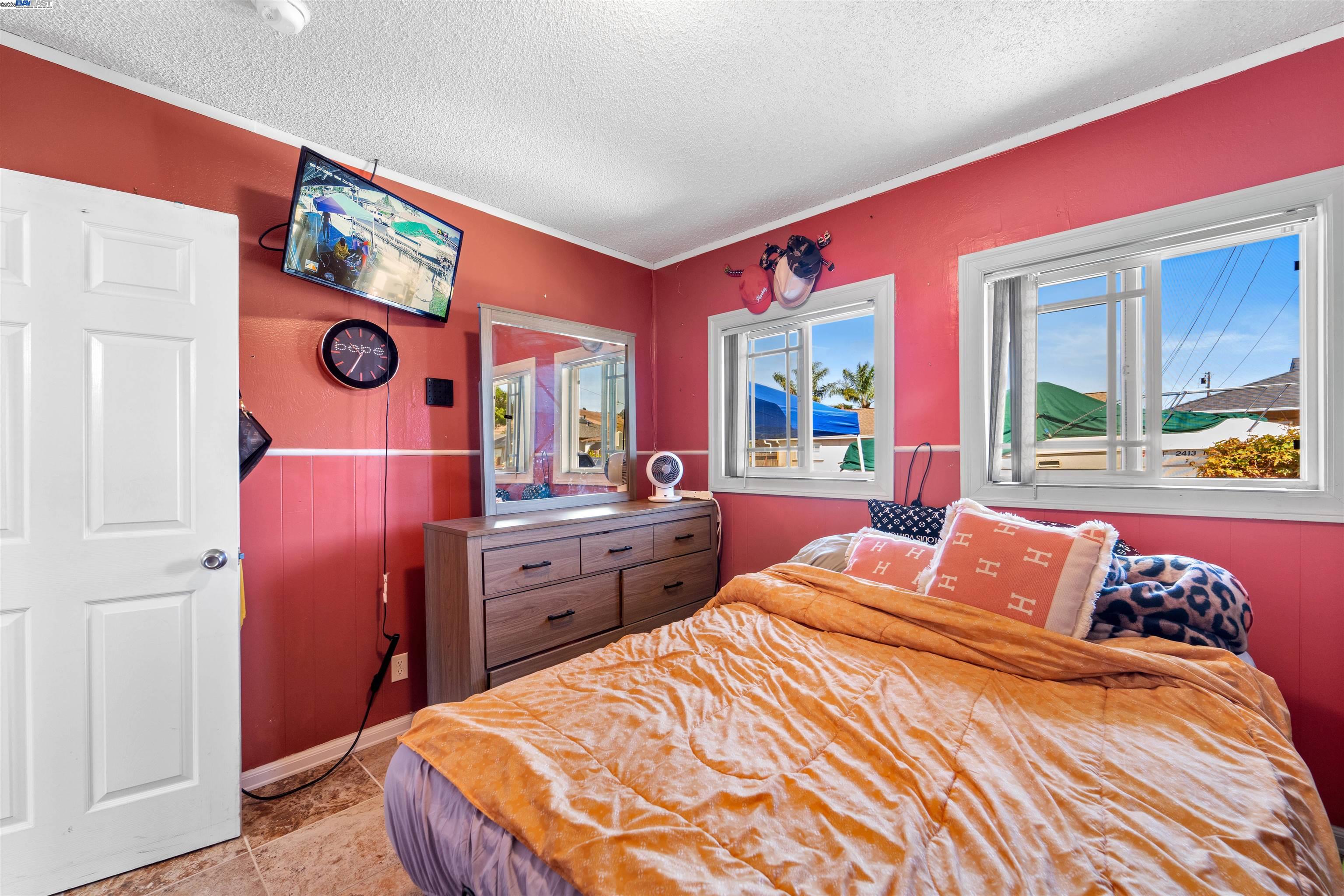 Detail Gallery Image 9 of 23 For 357 White Dr, Hayward,  CA 94544 - 3 Beds | 2 Baths