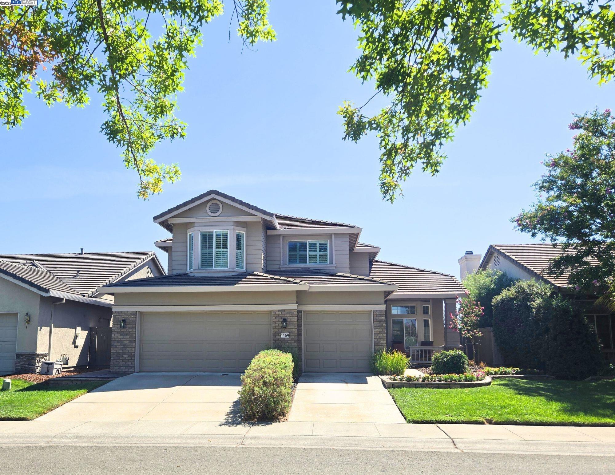 Detail Gallery Image 1 of 32 For 1469 Mayfield Street, Sacramento,  CA 95835 - 4 Beds | 3 Baths