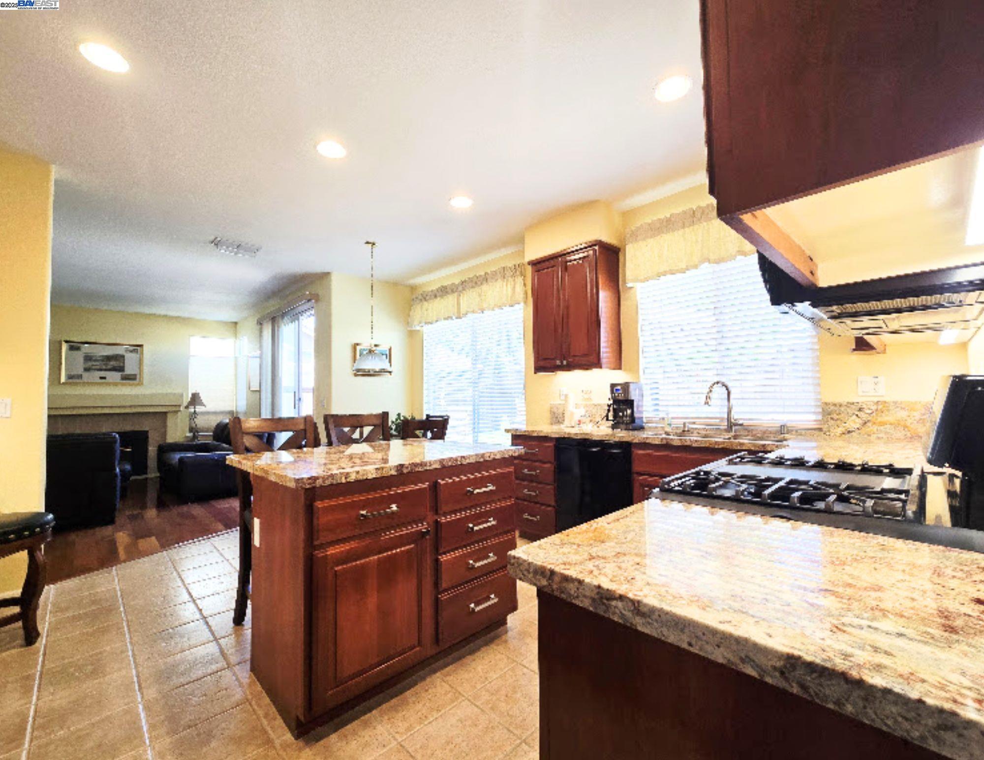 Detail Gallery Image 7 of 32 For 1469 Mayfield Street, Sacramento,  CA 95835 - 4 Beds | 3 Baths