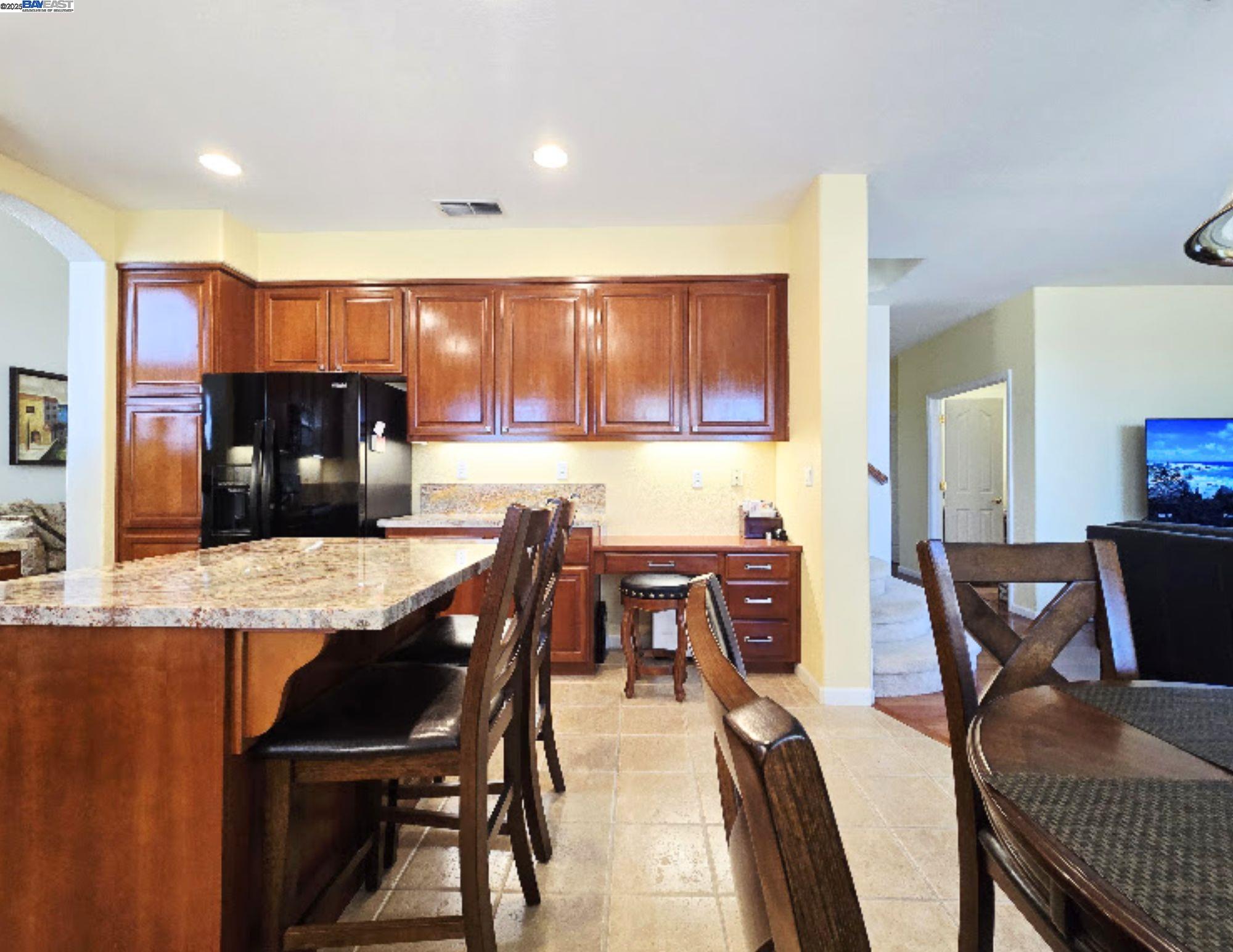 Detail Gallery Image 8 of 32 For 1469 Mayfield Street, Sacramento,  CA 95835 - 4 Beds | 3 Baths