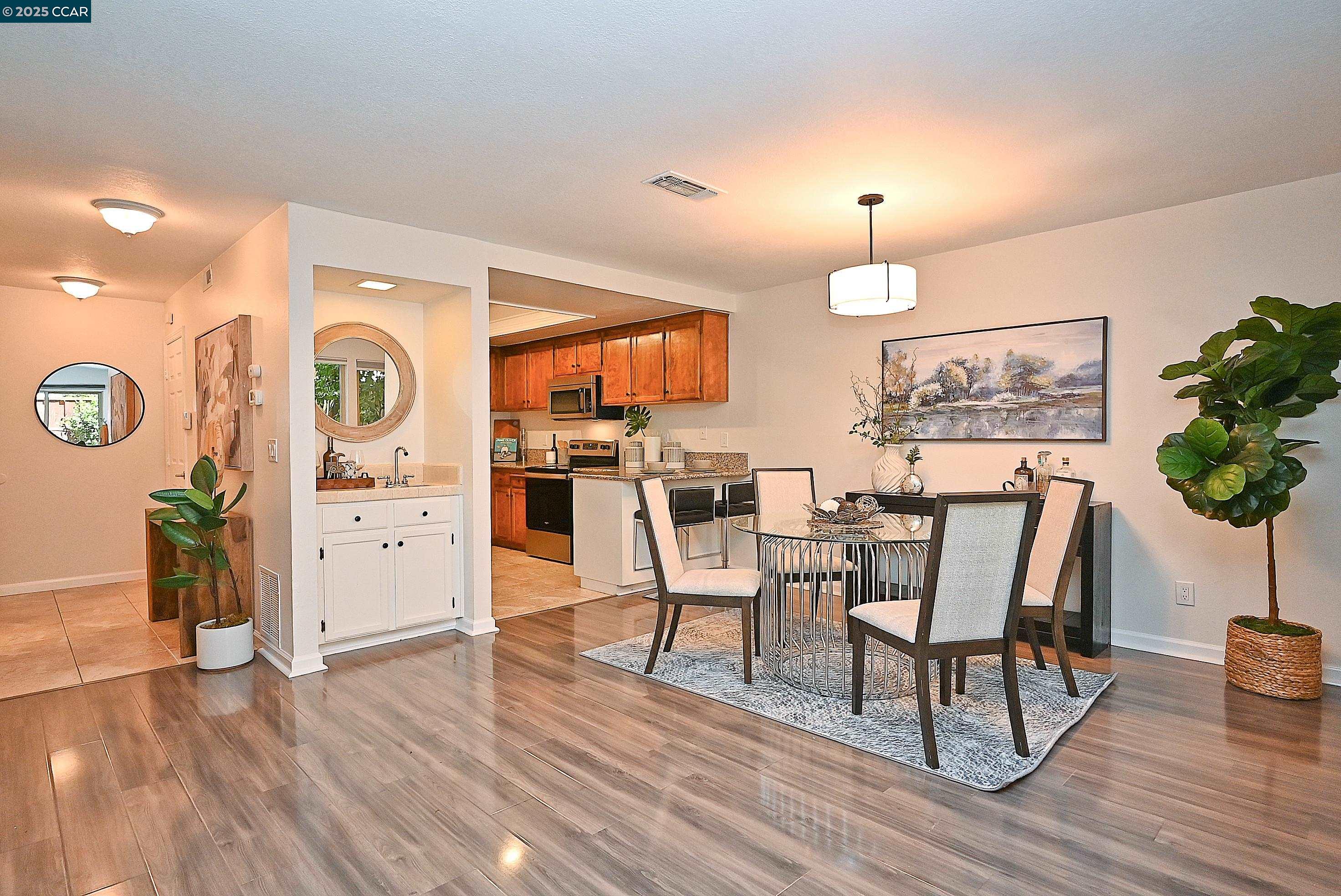 Detail Gallery Image 12 of 45 For 105 via Cabrera Lane, Martinez,  CA 94553 - 3 Beds | 2/1 Baths
