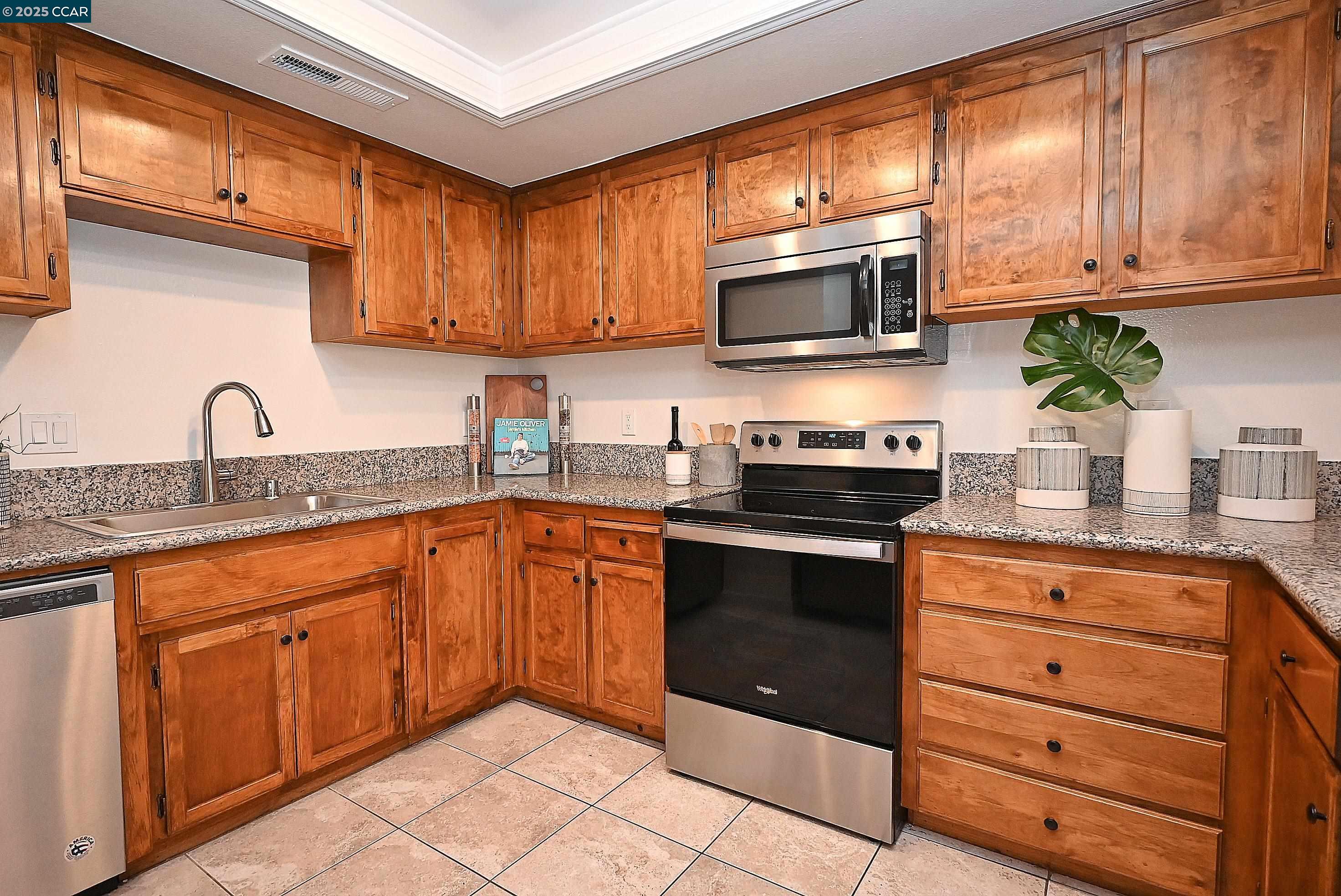 Detail Gallery Image 17 of 45 For 105 via Cabrera Lane, Martinez,  CA 94553 - 3 Beds | 2/1 Baths