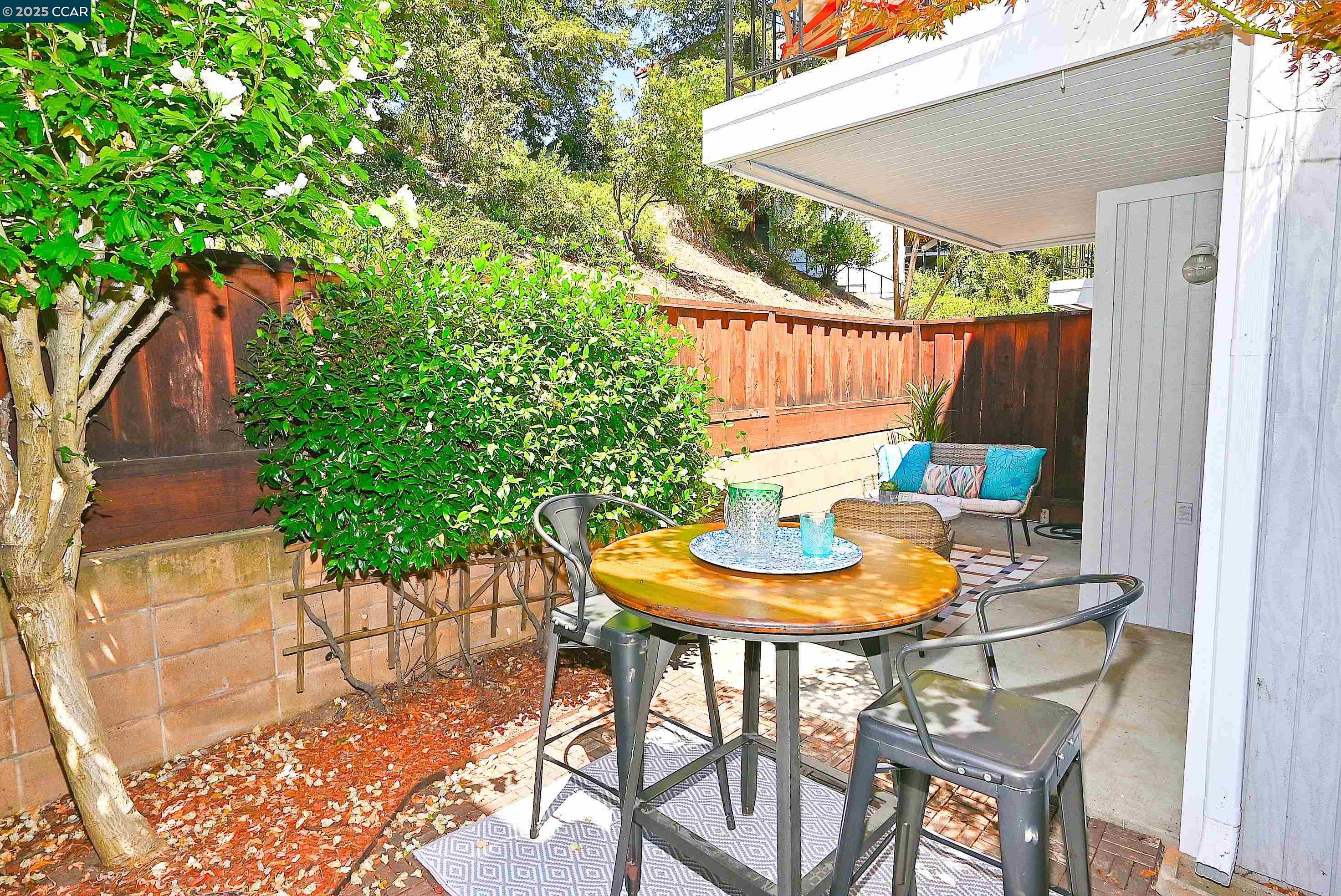 Detail Gallery Image 4 of 45 For 105 via Cabrera Lane, Martinez,  CA 94553 - 3 Beds | 2/1 Baths