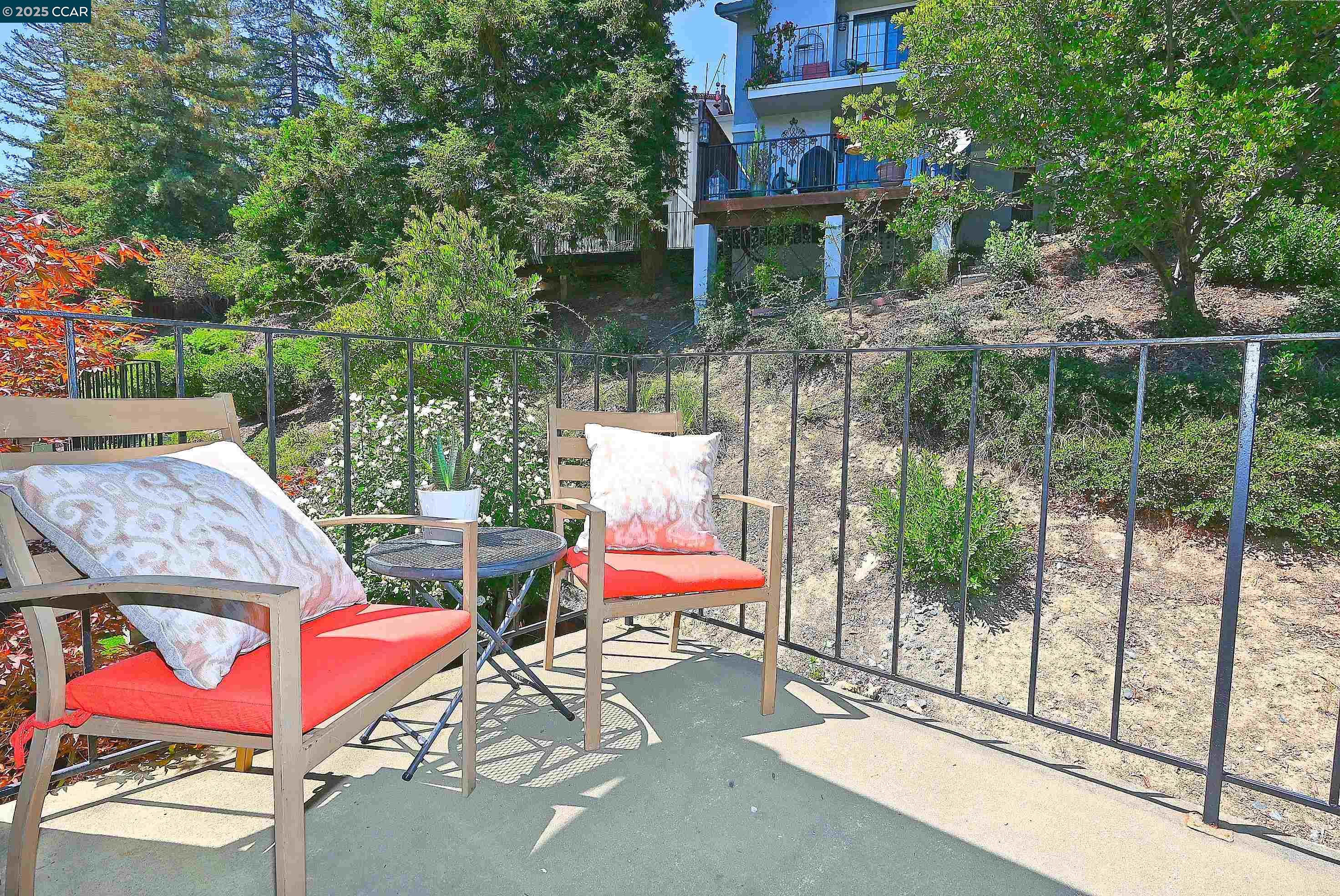 Detail Gallery Image 33 of 45 For 105 via Cabrera Lane, Martinez,  CA 94553 - 3 Beds | 2/1 Baths