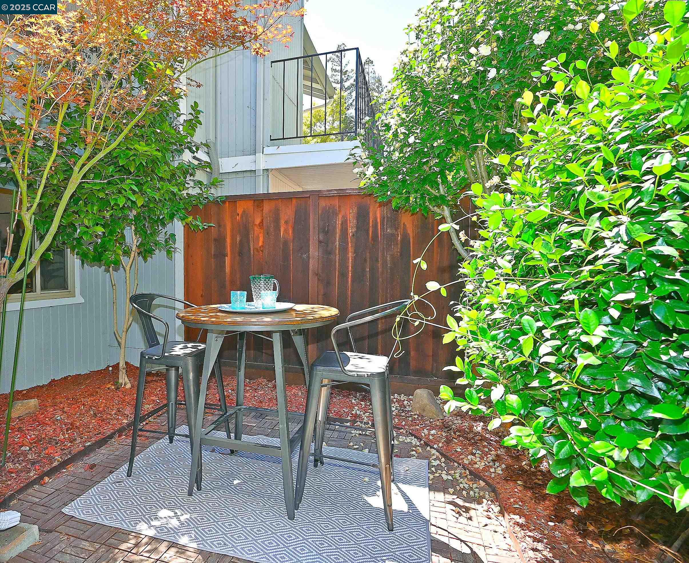 Detail Gallery Image 7 of 45 For 105 via Cabrera Lane, Martinez,  CA 94553 - 3 Beds | 2/1 Baths