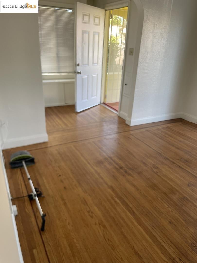 Detail Gallery Image 4 of 10 For 1441 88th Ave, Oakland,  CA 94621 - 2 Beds | 1 Baths