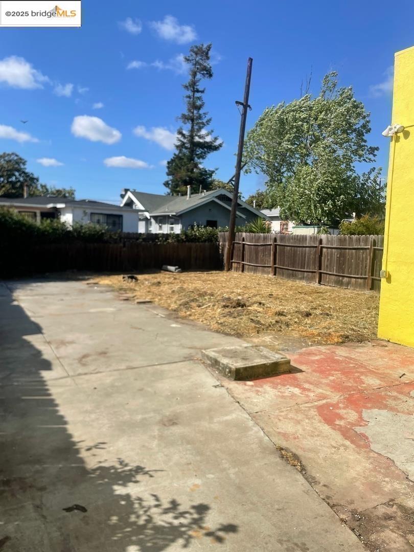 Detail Gallery Image 6 of 10 For 1441 88th Ave, Oakland,  CA 94621 - 2 Beds | 1 Baths