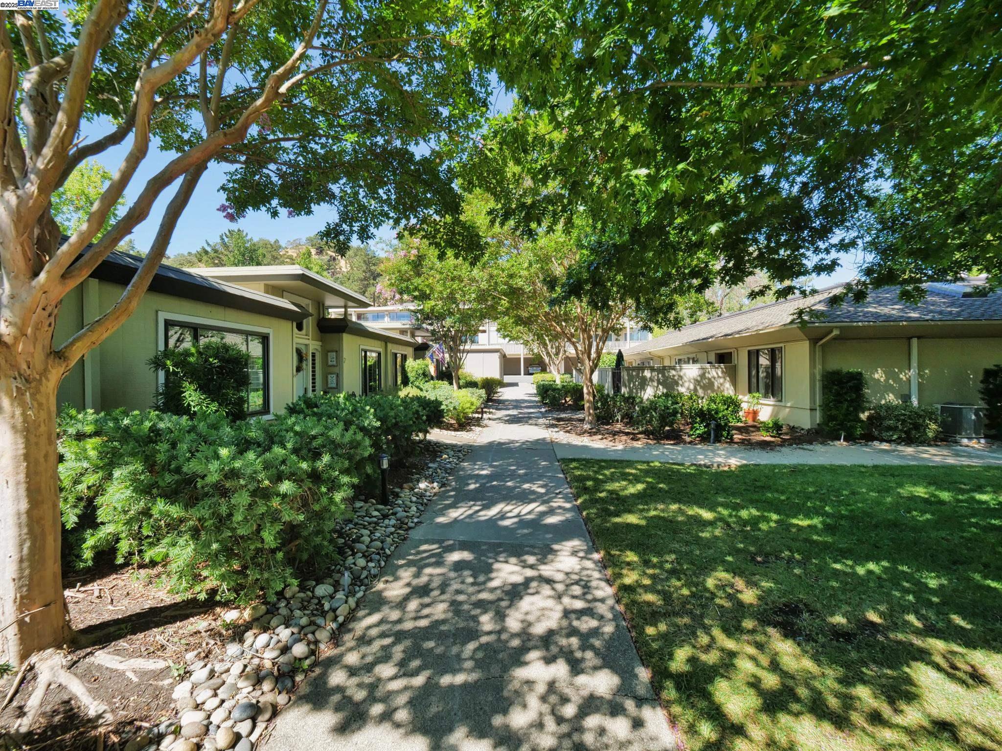 Detail Gallery Image 32 of 47 For 1209 Oakmont Drive #1,  Walnut Creek,  CA 94595 - 2 Beds | 2 Baths