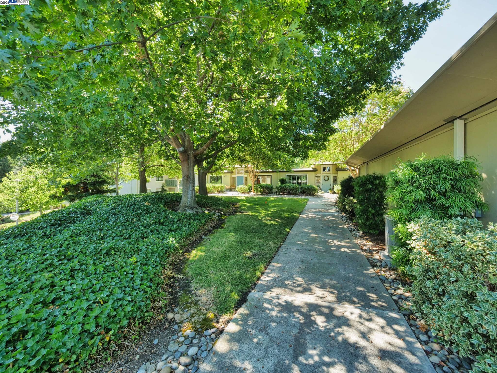 Detail Gallery Image 34 of 47 For 1209 Oakmont Drive #1,  Walnut Creek,  CA 94595 - 2 Beds | 2 Baths