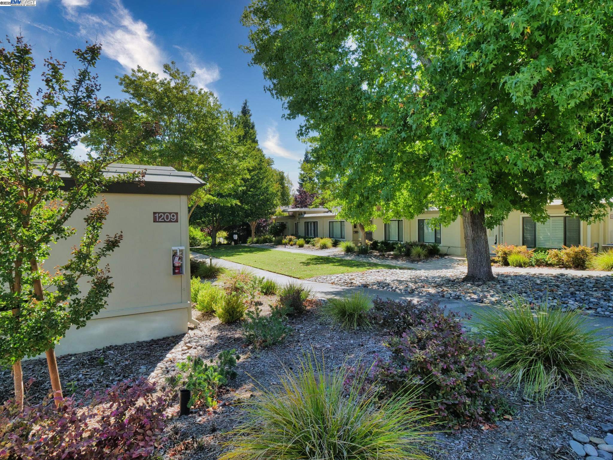 Detail Gallery Image 35 of 47 For 1209 Oakmont Drive #1,  Walnut Creek,  CA 94595 - 2 Beds | 2 Baths