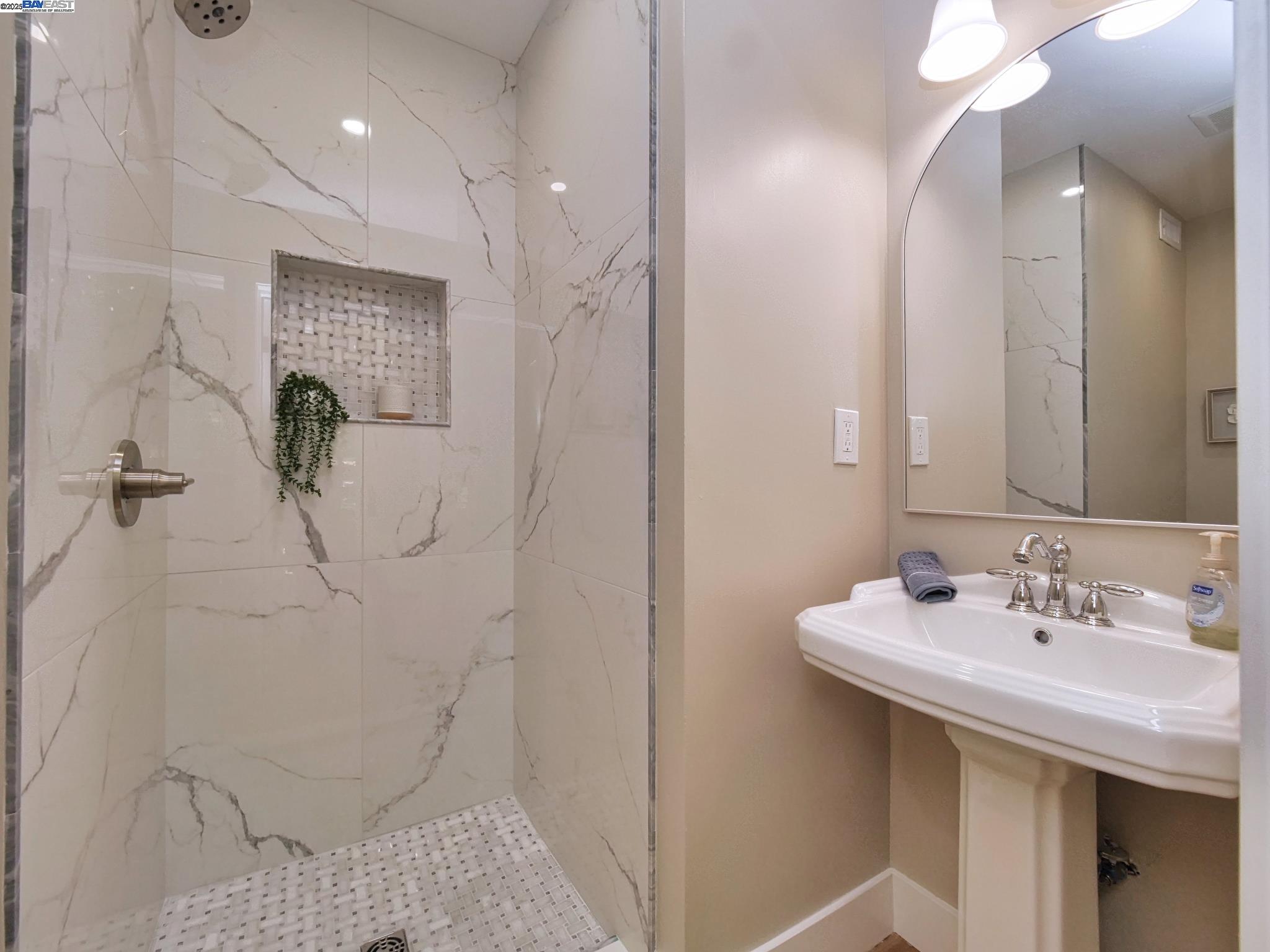 Detail Gallery Image 5 of 47 For 1209 Oakmont Drive #1,  Walnut Creek,  CA 94595 - 2 Beds | 2 Baths