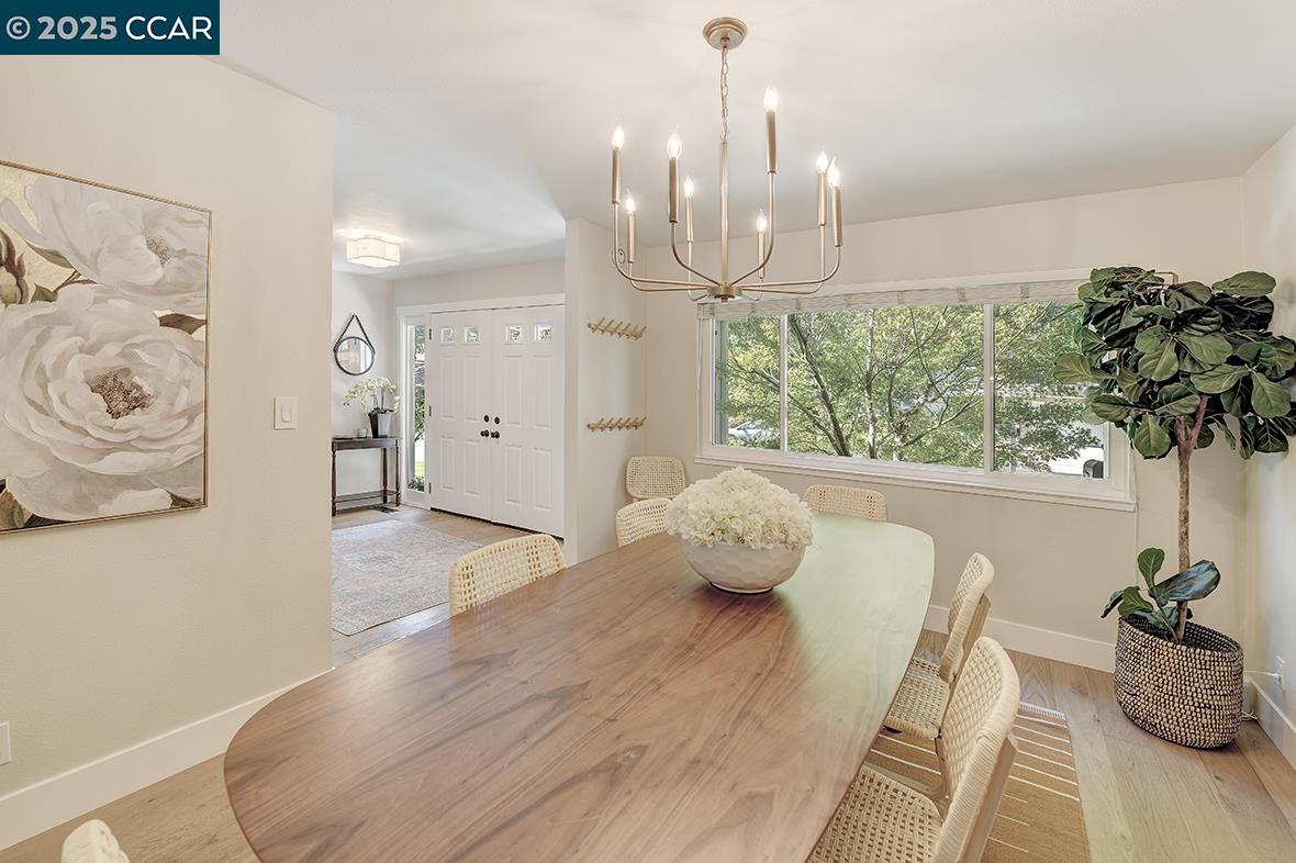 Detail Gallery Image 12 of 59 For 235 Appalachian Dr, Martinez,  CA 94553 - 5 Beds | 2/1 Baths