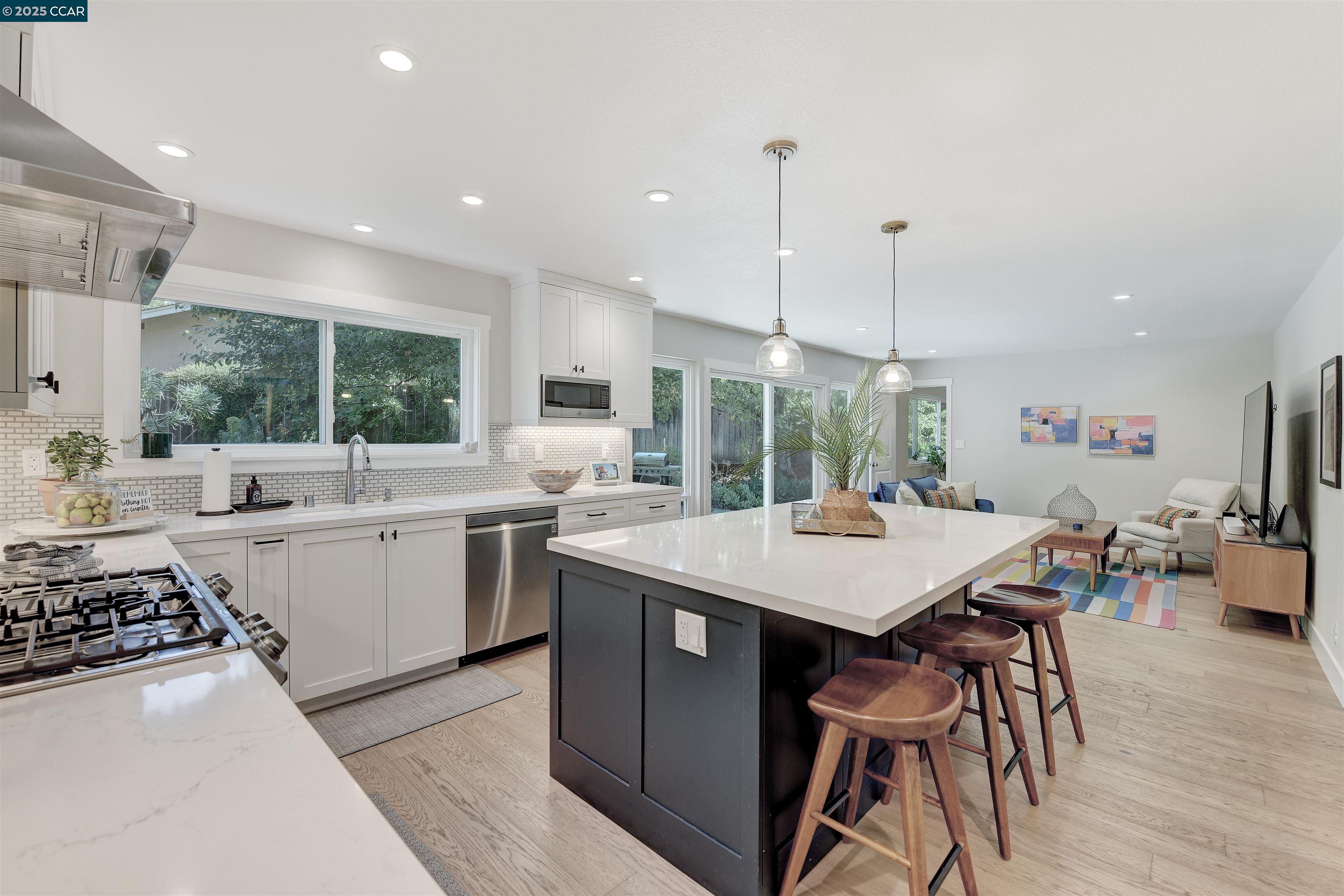 Detail Gallery Image 18 of 59 For 235 Appalachian Dr, Martinez,  CA 94553 - 5 Beds | 2/1 Baths