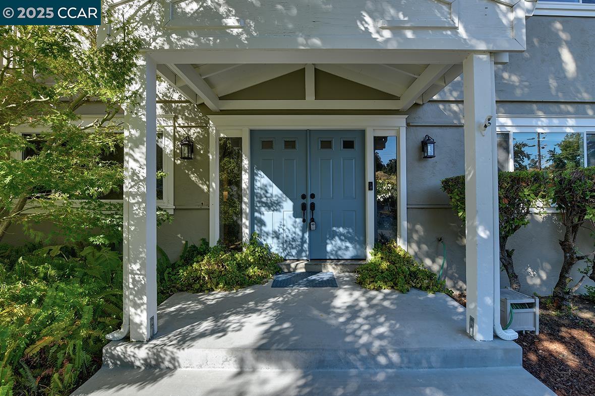 Detail Gallery Image 3 of 59 For 235 Appalachian Dr, Martinez,  CA 94553 - 5 Beds | 2/1 Baths