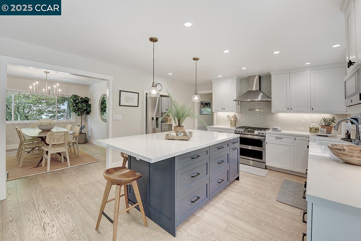 Detail Gallery Image 21 of 59 For 235 Appalachian Dr, Martinez,  CA 94553 - 5 Beds | 2/1 Baths