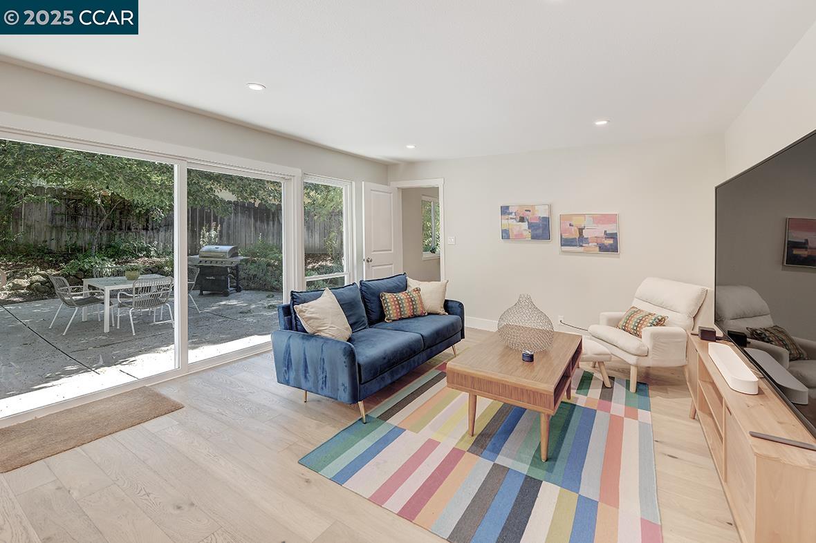 Detail Gallery Image 22 of 59 For 235 Appalachian Dr, Martinez,  CA 94553 - 5 Beds | 2/1 Baths