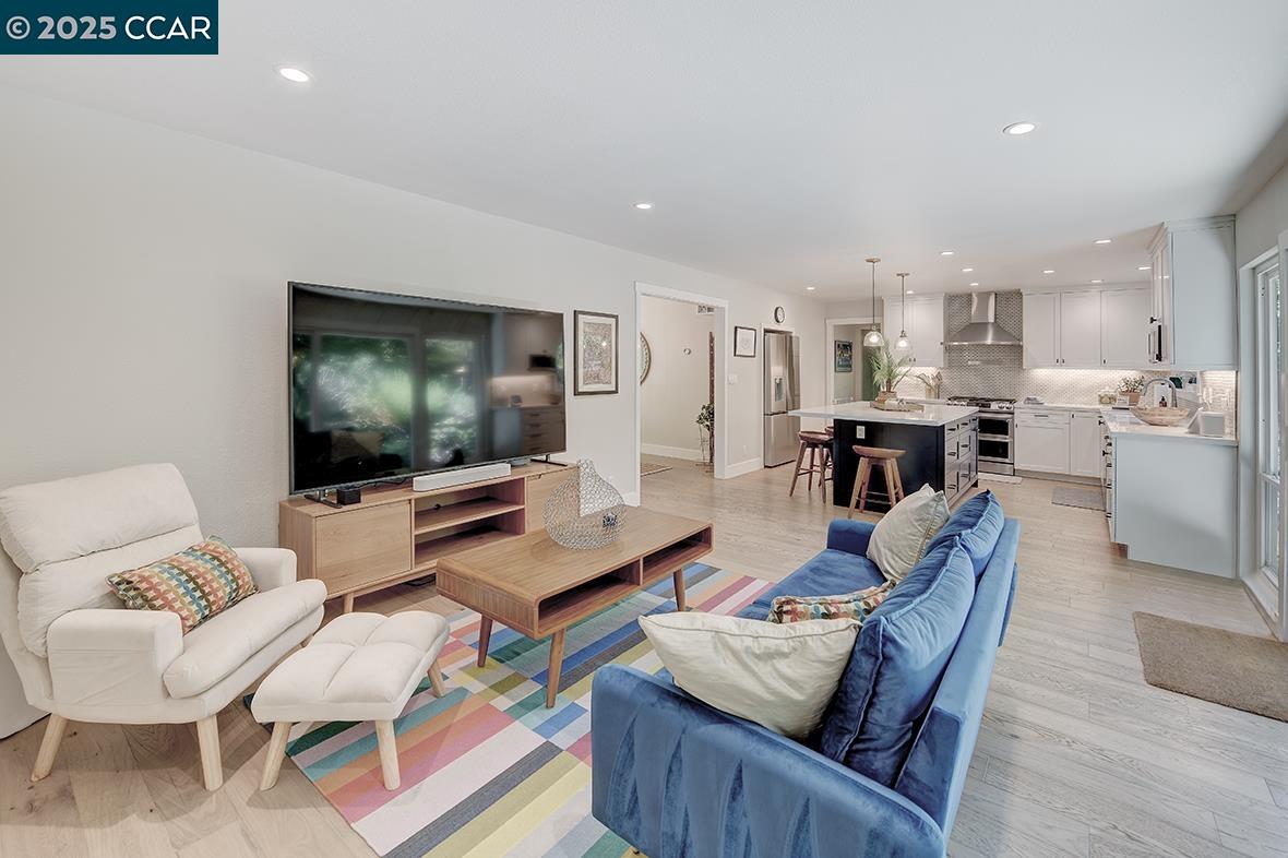 Detail Gallery Image 23 of 59 For 235 Appalachian Dr, Martinez,  CA 94553 - 5 Beds | 2/1 Baths