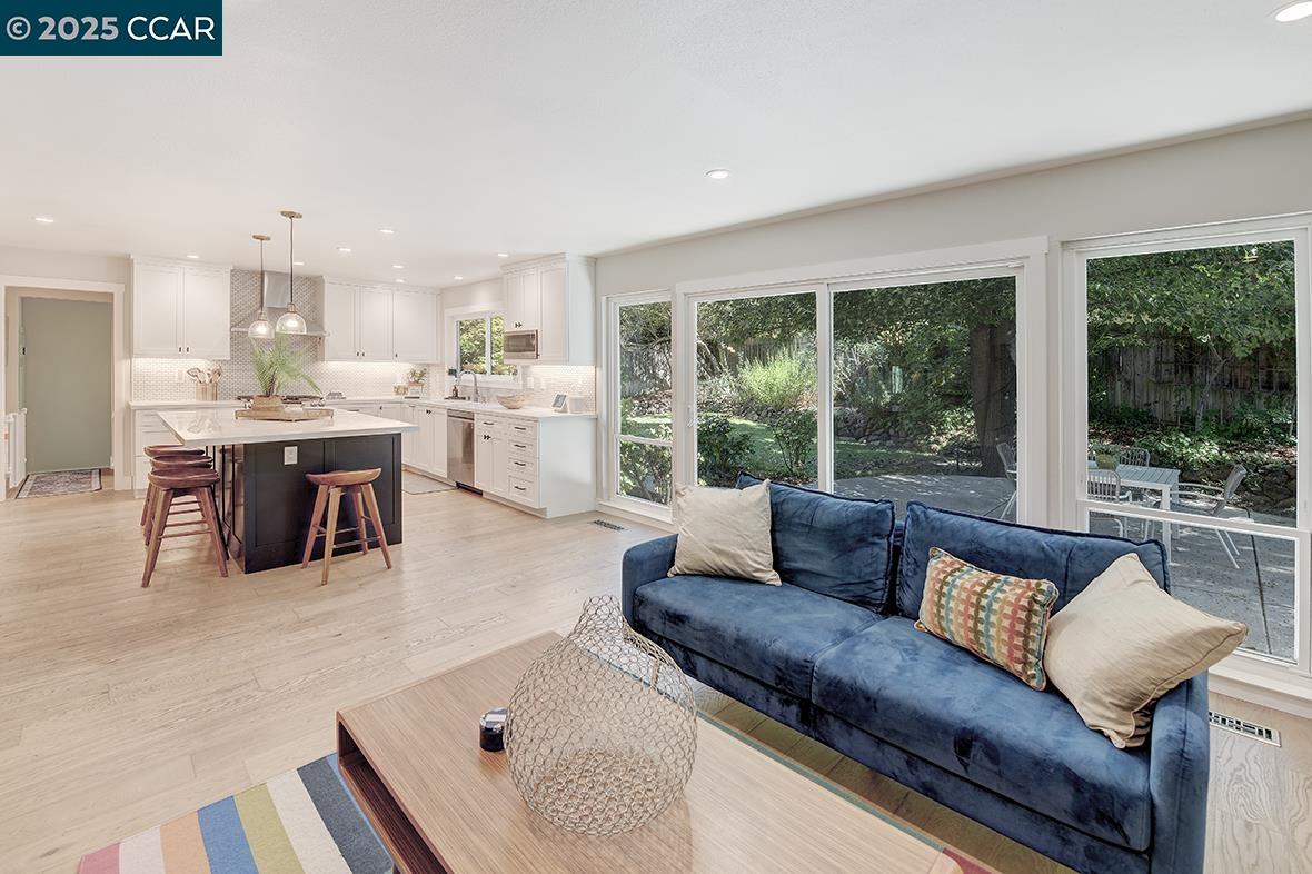 Detail Gallery Image 24 of 59 For 235 Appalachian Dr, Martinez,  CA 94553 - 5 Beds | 2/1 Baths