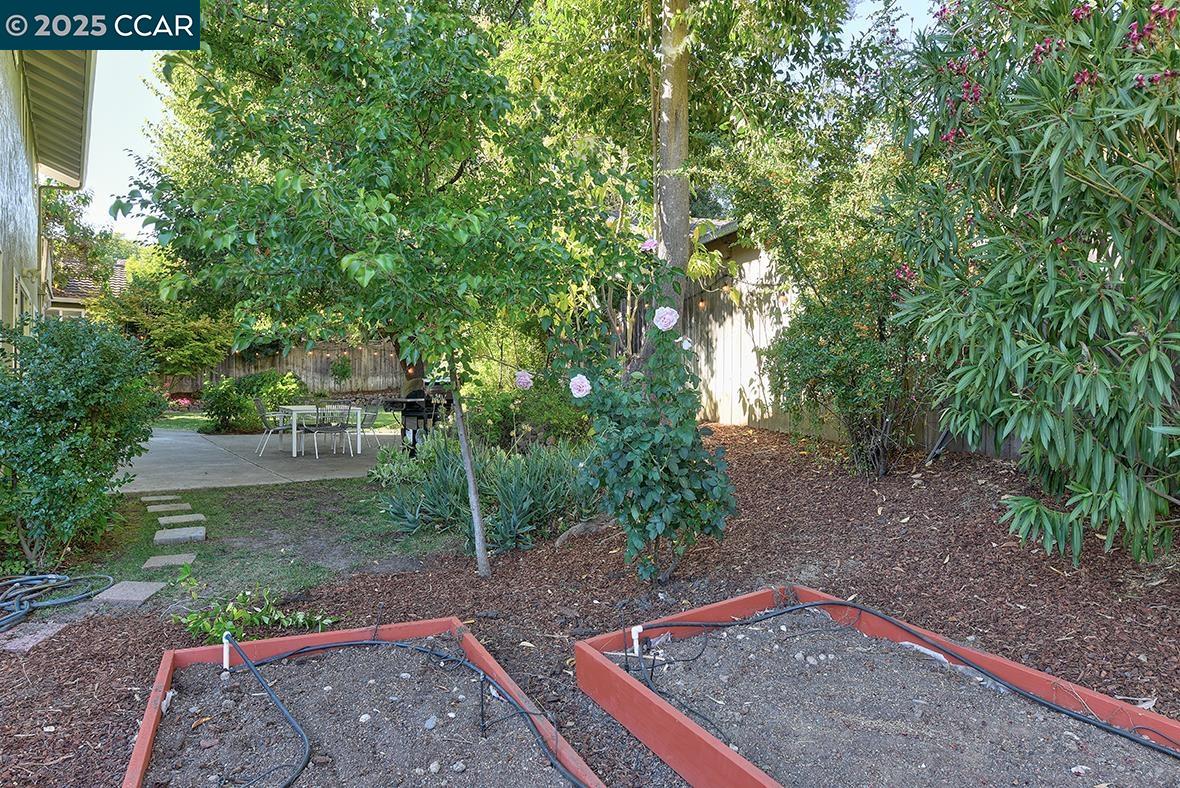 Detail Gallery Image 41 of 59 For 235 Appalachian Dr, Martinez,  CA 94553 - 5 Beds | 2/1 Baths