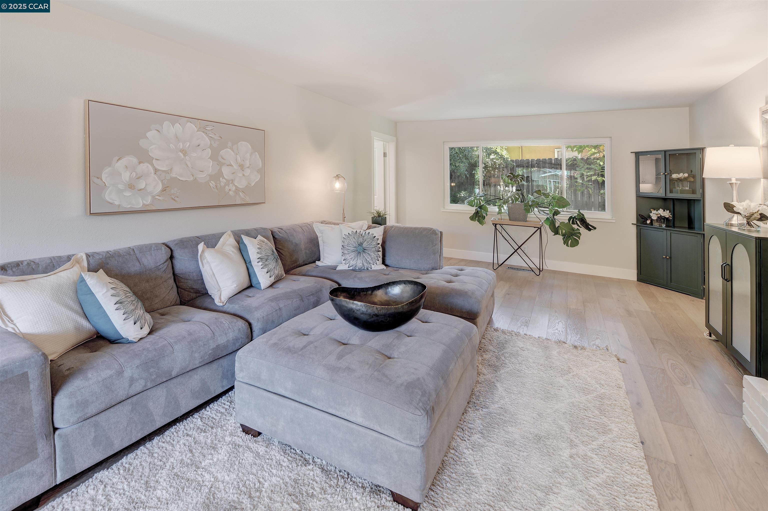 Detail Gallery Image 6 of 59 For 235 Appalachian Dr, Martinez,  CA 94553 - 5 Beds | 2/1 Baths