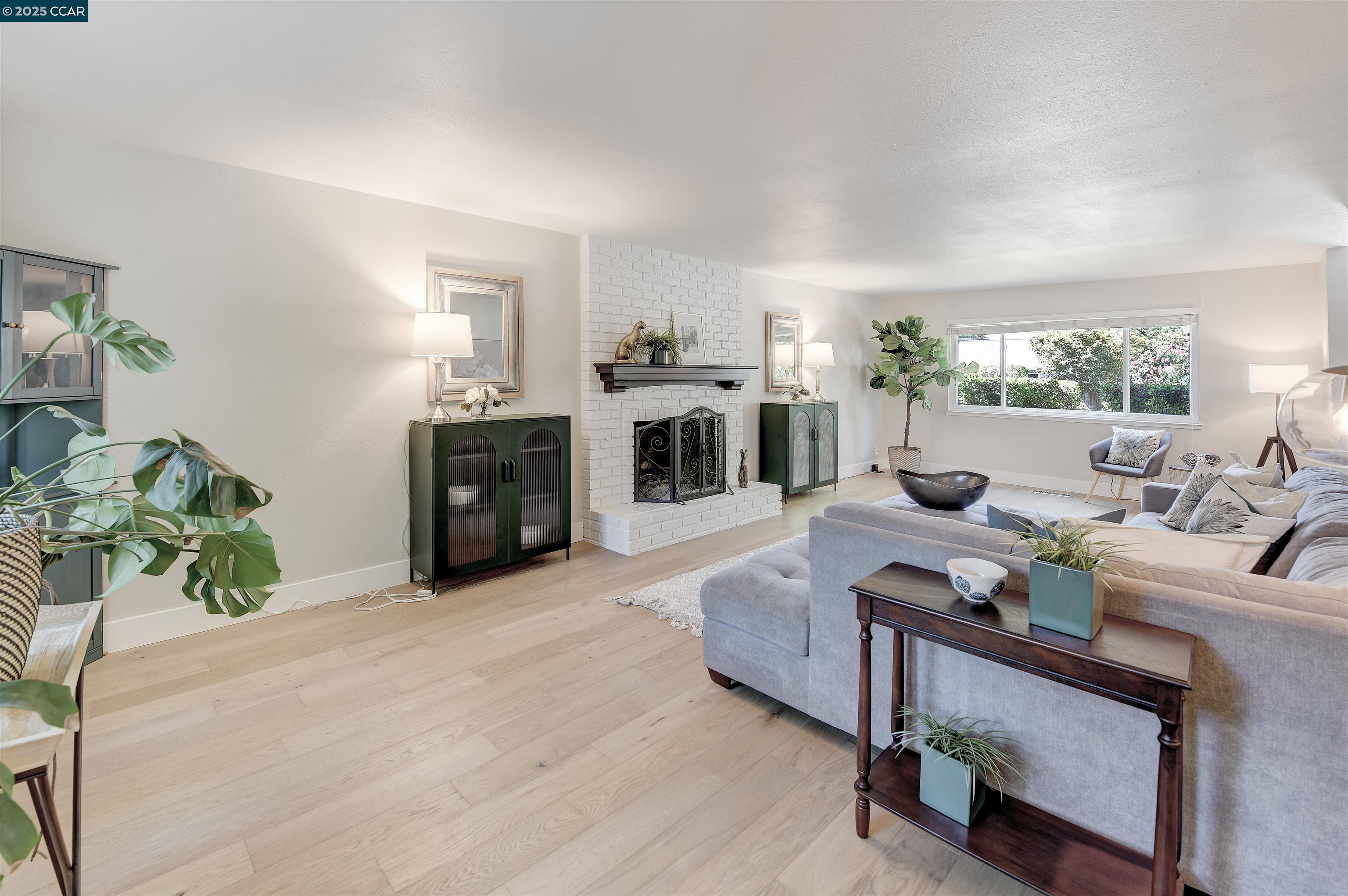 Detail Gallery Image 7 of 59 For 235 Appalachian Dr, Martinez,  CA 94553 - 5 Beds | 2/1 Baths