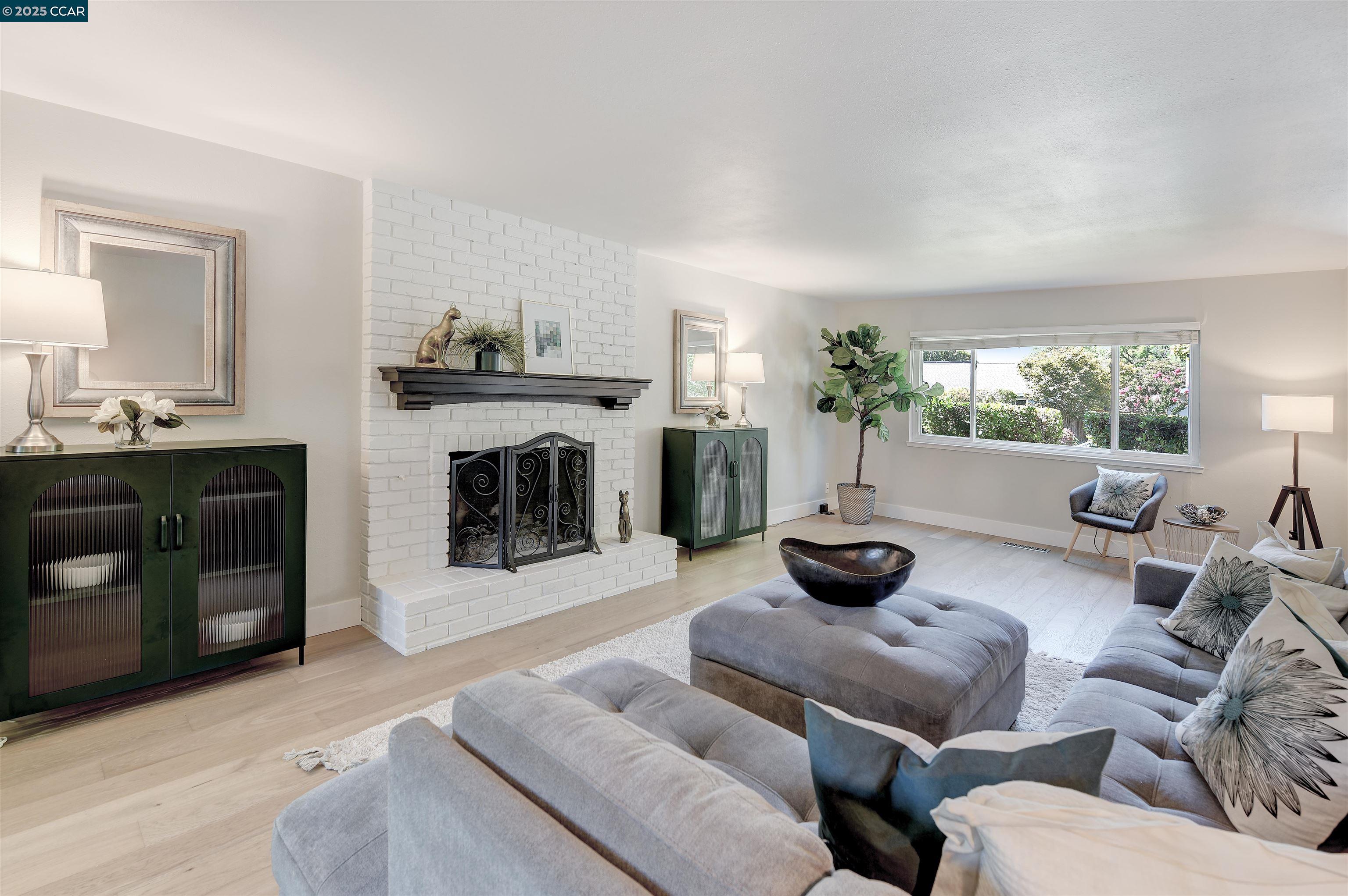 Detail Gallery Image 9 of 59 For 235 Appalachian Dr, Martinez,  CA 94553 - 5 Beds | 2/1 Baths