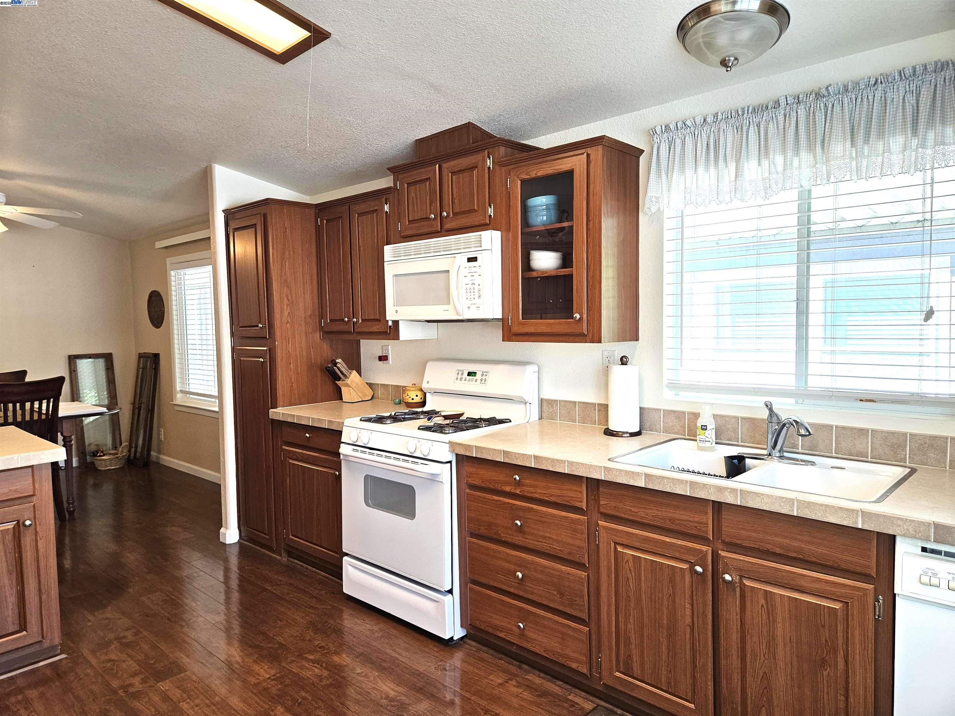 Detail Gallery Image 5 of 22 For 3231 Vineyard Ave #29,  Pleasanton,  CA 94566 - 3 Beds | 2 Baths