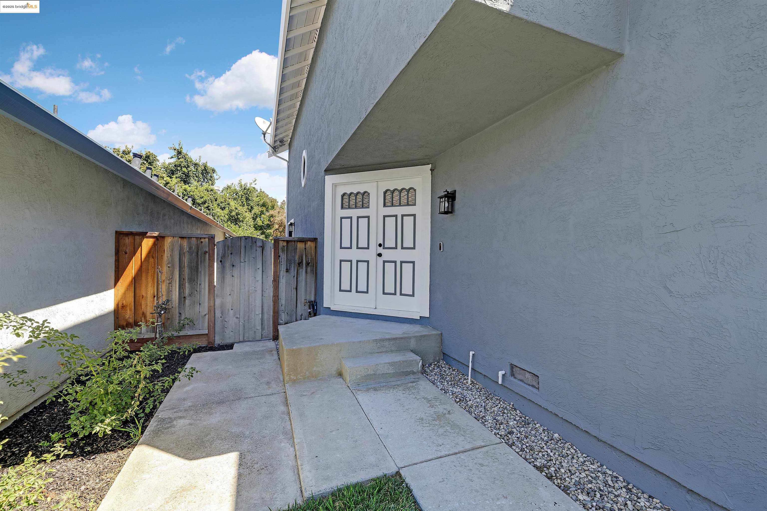 Detail Gallery Image 5 of 36 For 2863 El Capitan Dr, Pleasanton,  CA 94566 - 3 Beds | 2/1 Baths