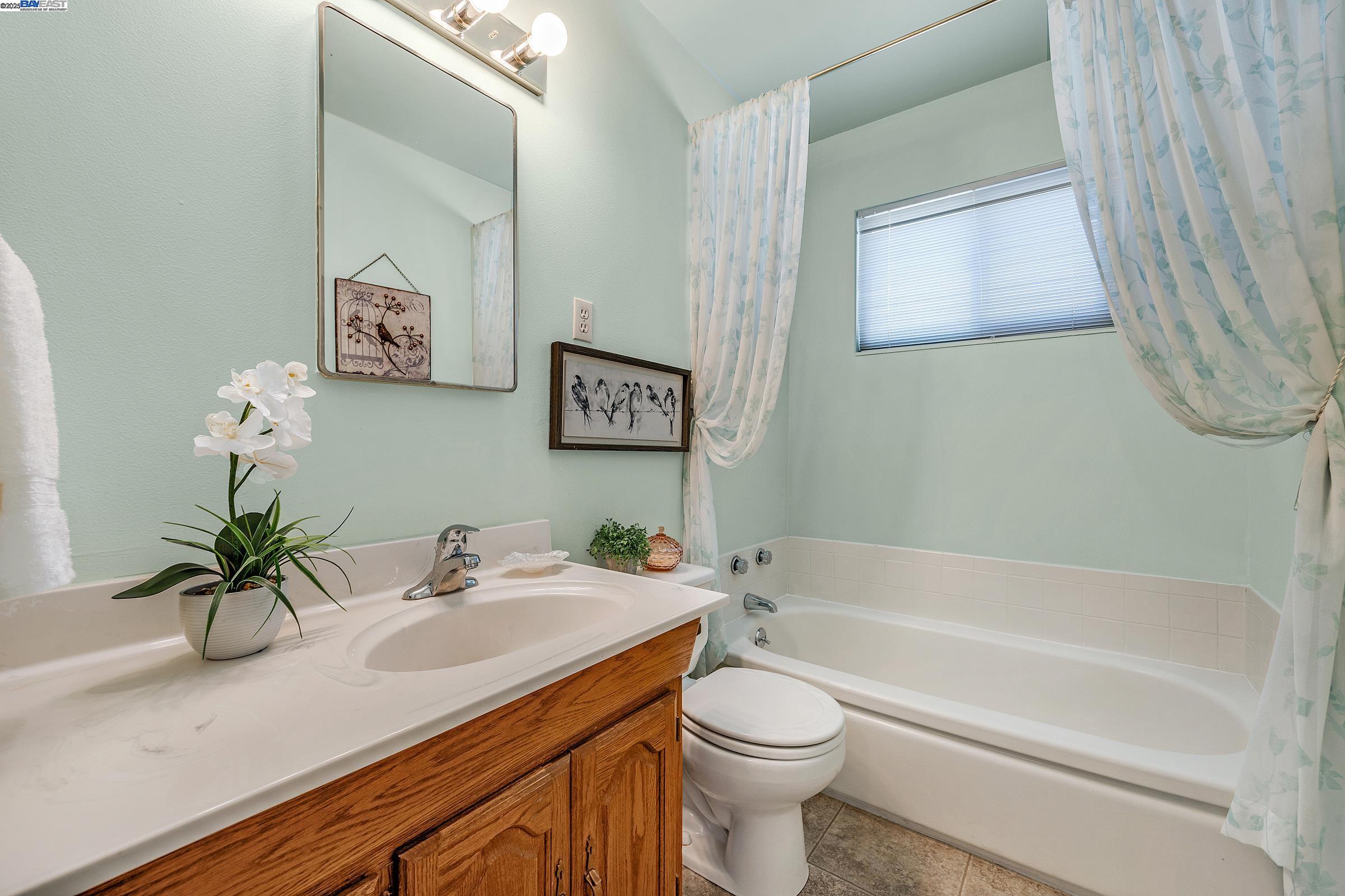 Detail Gallery Image 23 of 26 For 967 Miranda Way, Livermore,  CA 94550 - 4 Beds | 2 Baths