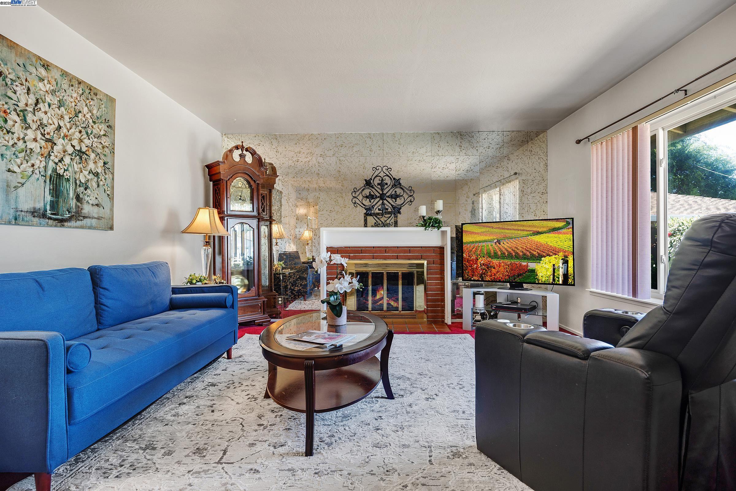 Detail Gallery Image 4 of 26 For 967 Miranda Way, Livermore,  CA 94550 - 4 Beds | 2 Baths