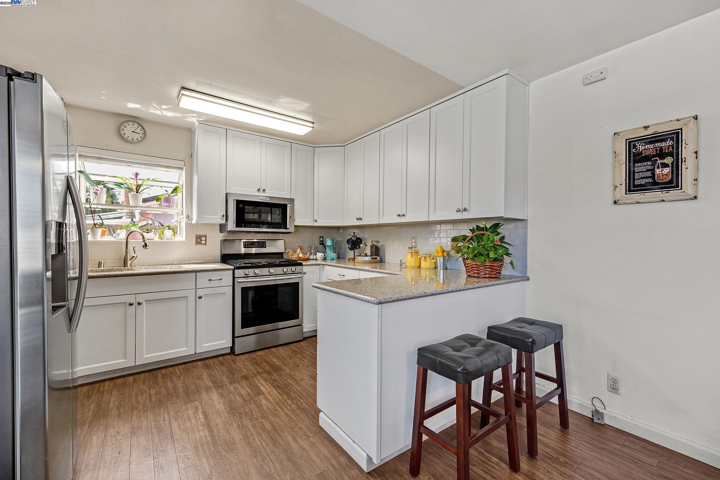Detail Gallery Image 7 of 26 For 967 Miranda Way, Livermore,  CA 94550 - 4 Beds | 2 Baths